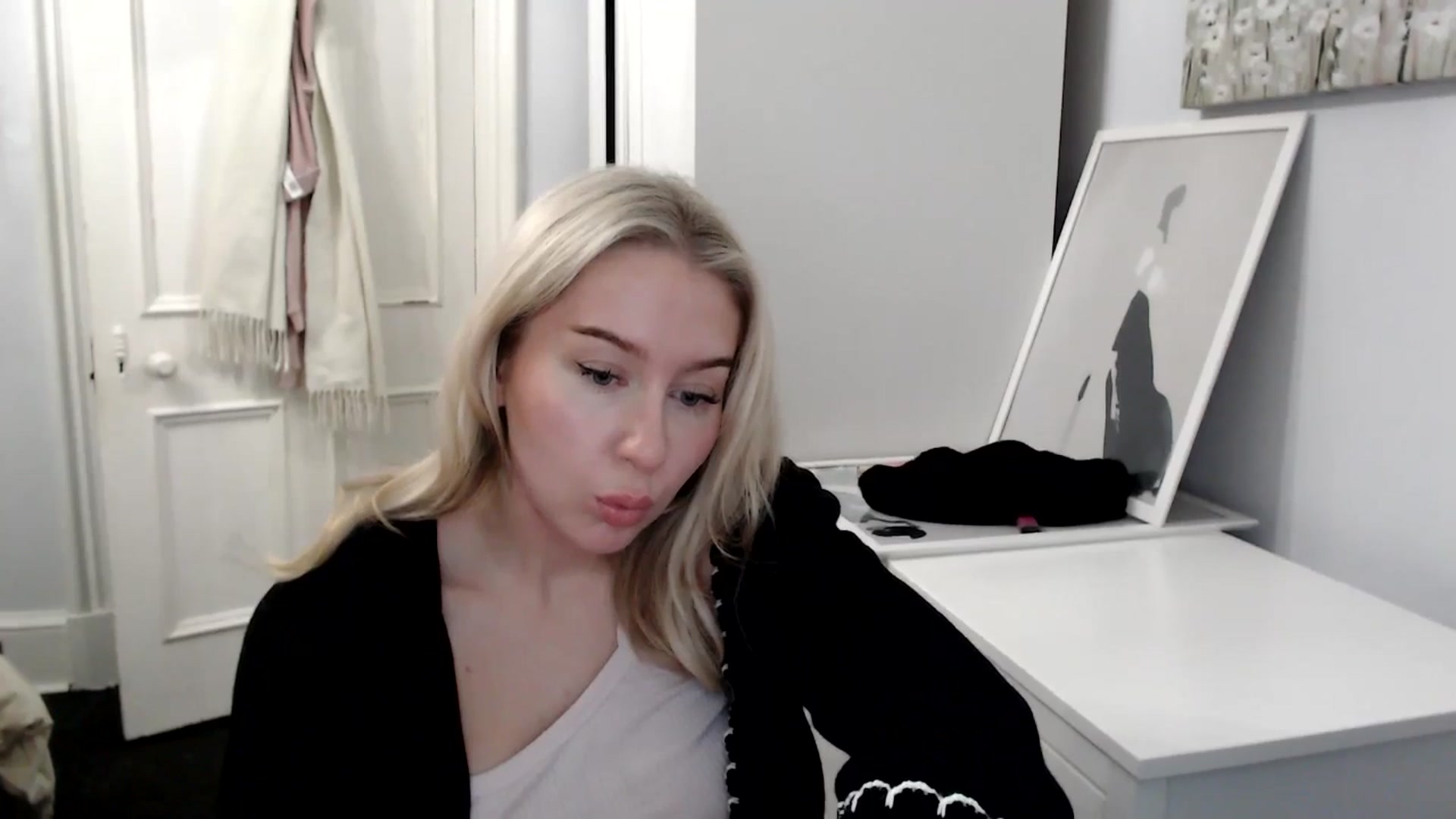 Gallery image thumbnail from Bday_Ava's myfreecams stream on, 01/24/2025, 19:12 image 16 of 20