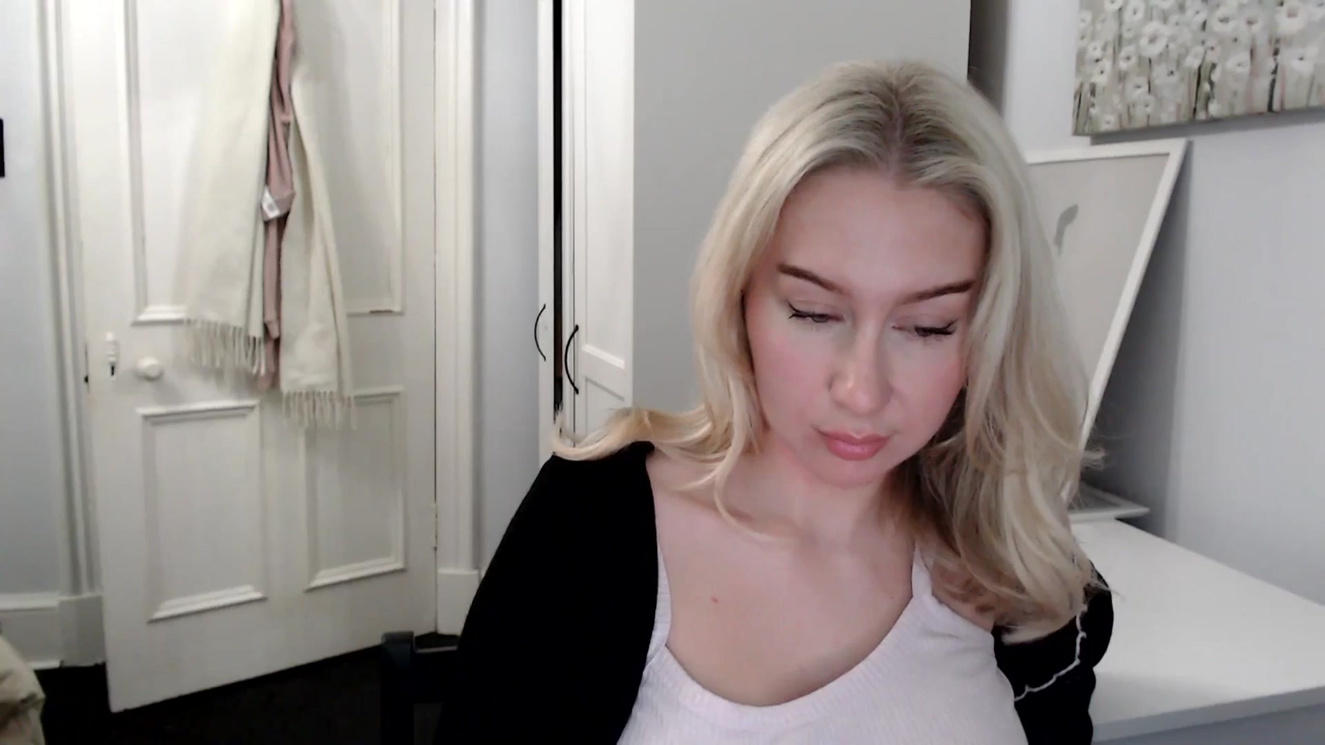 Gallery image thumbnail from Bday_Ava's myfreecams stream on, 01/24/2025, 19:12 image 8 of 20