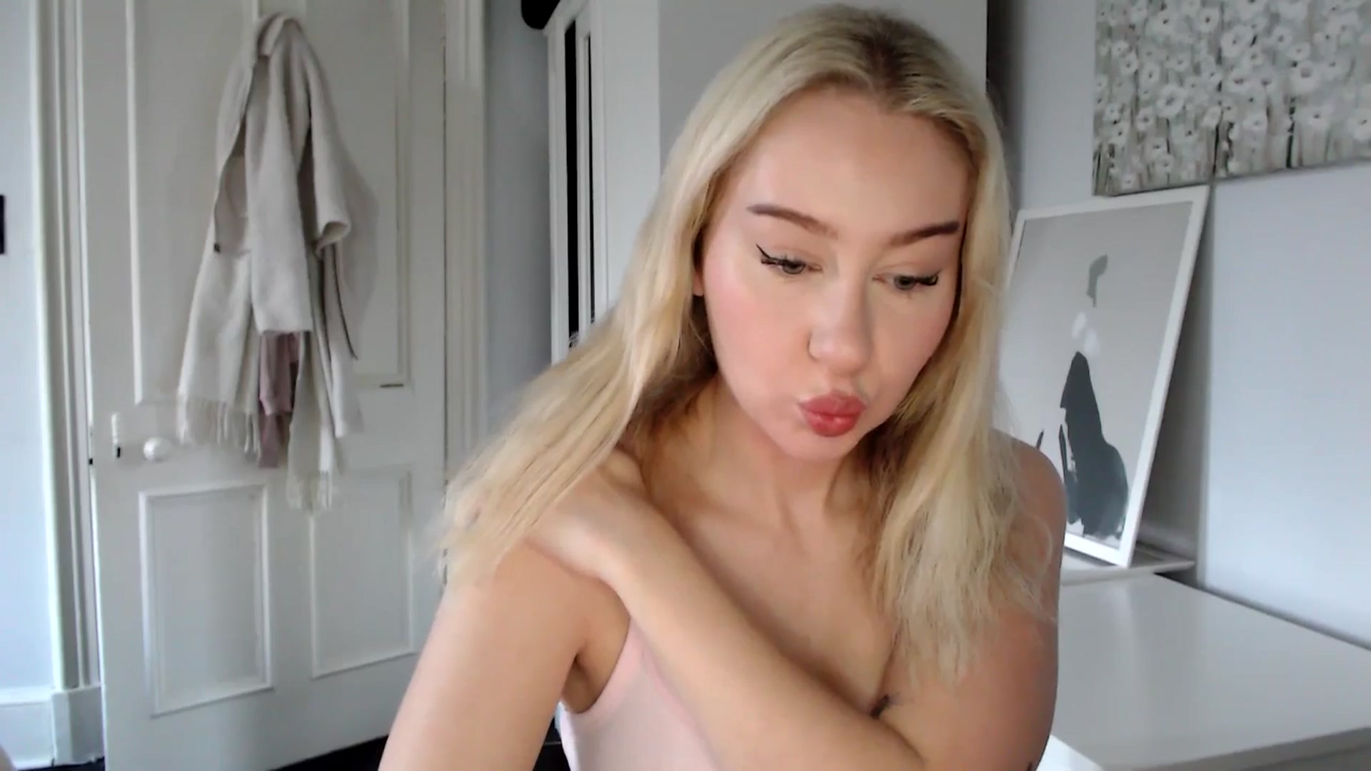 Gallery image thumbnail from Bday_Ava's myfreecams stream on, 01/28/2025, 09:52 image 5 of 20