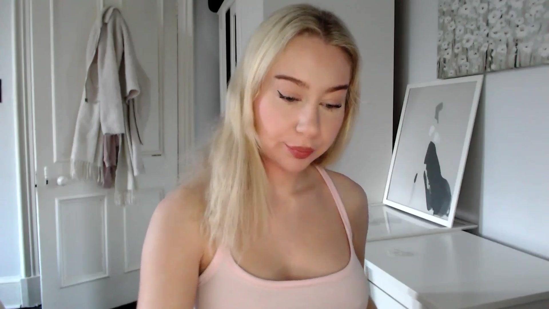 Gallery image thumbnail from Bday_Ava's myfreecams stream on, 01/28/2025, 09:52 image 4 of 20
