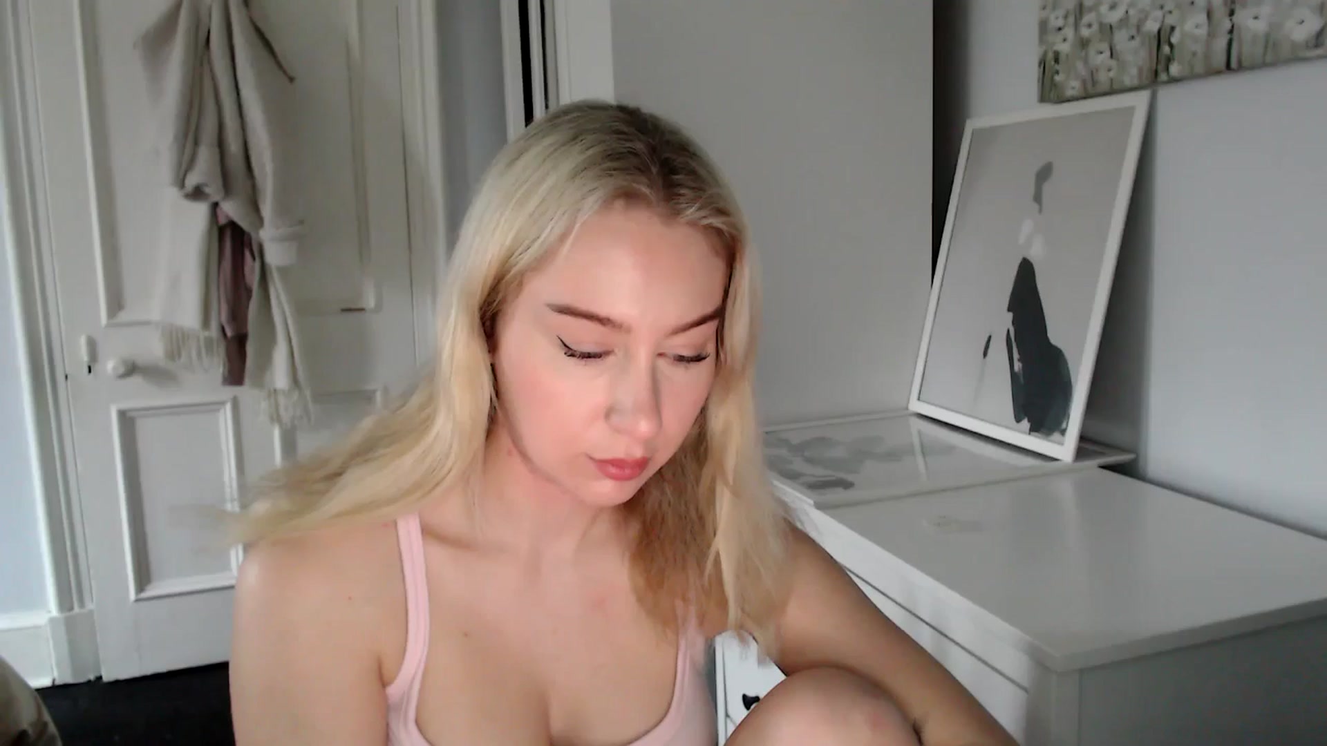 Gallery image thumbnail from Bday_Ava's myfreecams stream on, 01/28/2025, 14:00 image 4 of 20