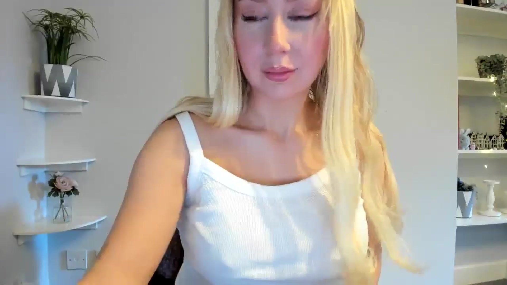 Gallery image thumbnail from Bday_Ava's myfreecams stream on, 01/02/2026, 12:53 image 16 of 20
