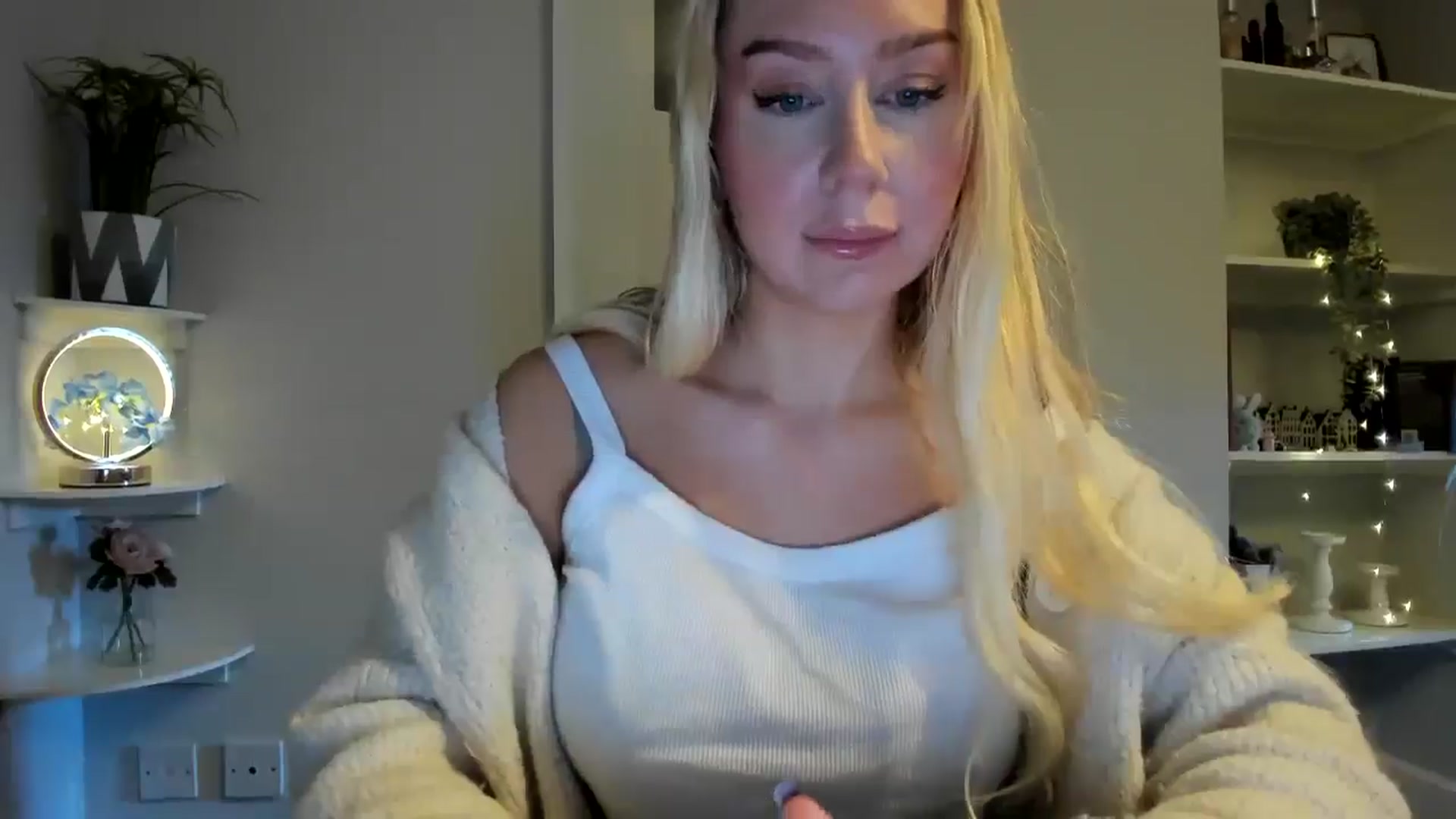 Gallery image thumbnail from Bday_Ava's myfreecams stream on, 01/02/2026, 14:01 image 9 of 20