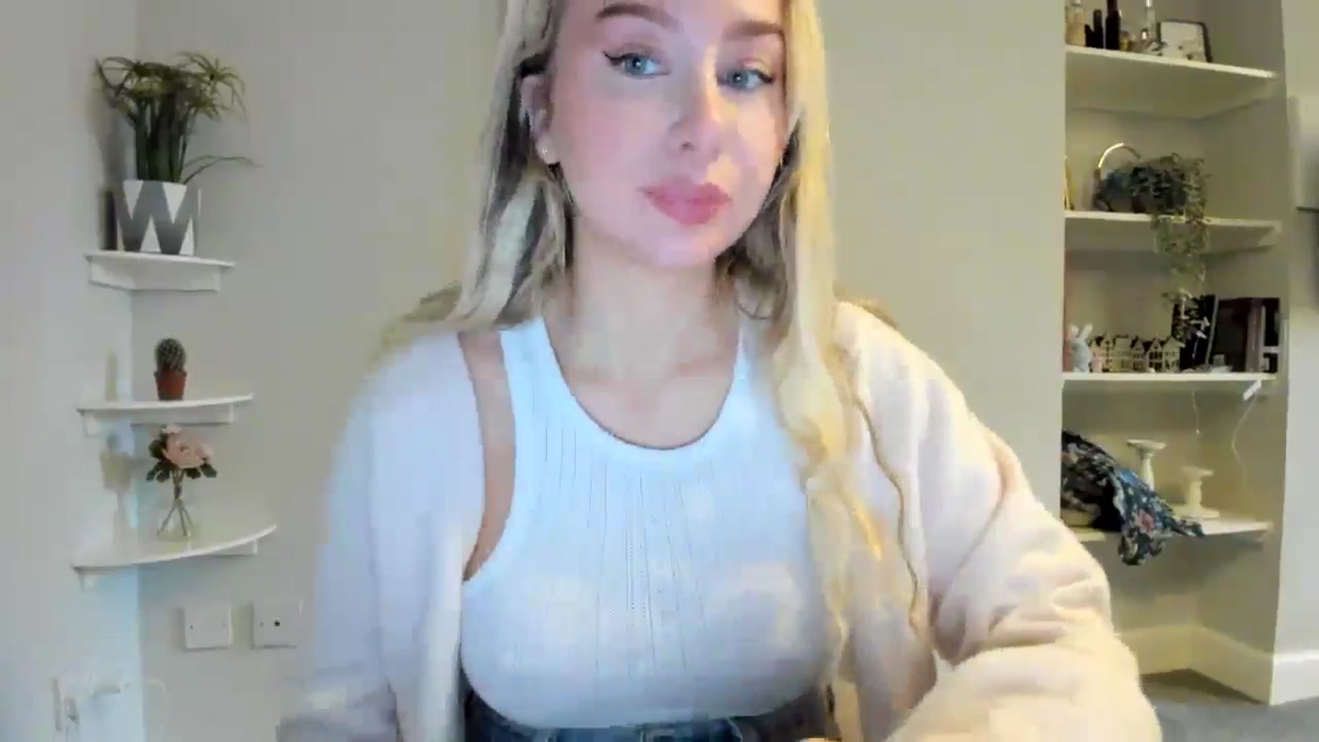 Gallery image thumbnail from Bday_Ava's myfreecams stream on, 01/13/2026, 11:16 image 16 of 20
