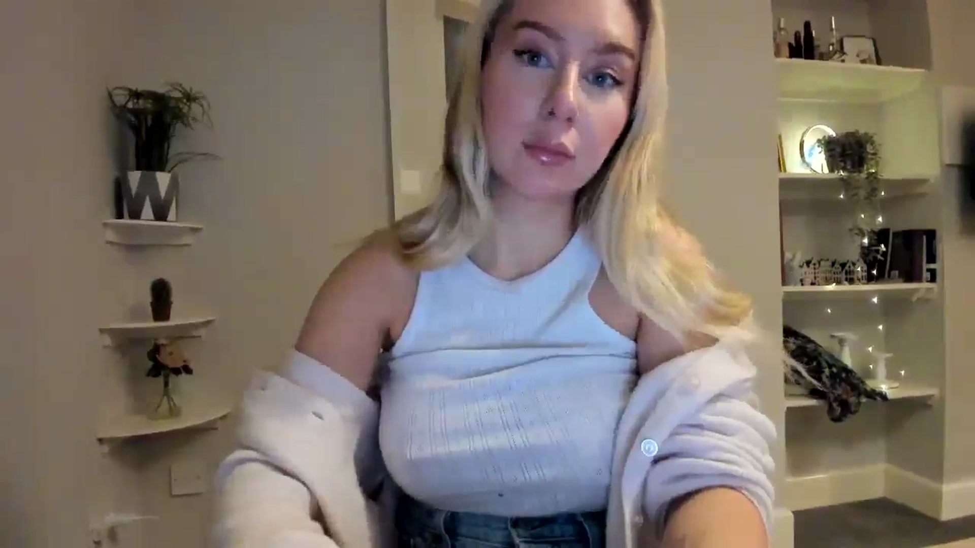 Gallery image thumbnail from Bday_Ava's myfreecams stream on, 01/13/2026, 17:04 image 11 of 20