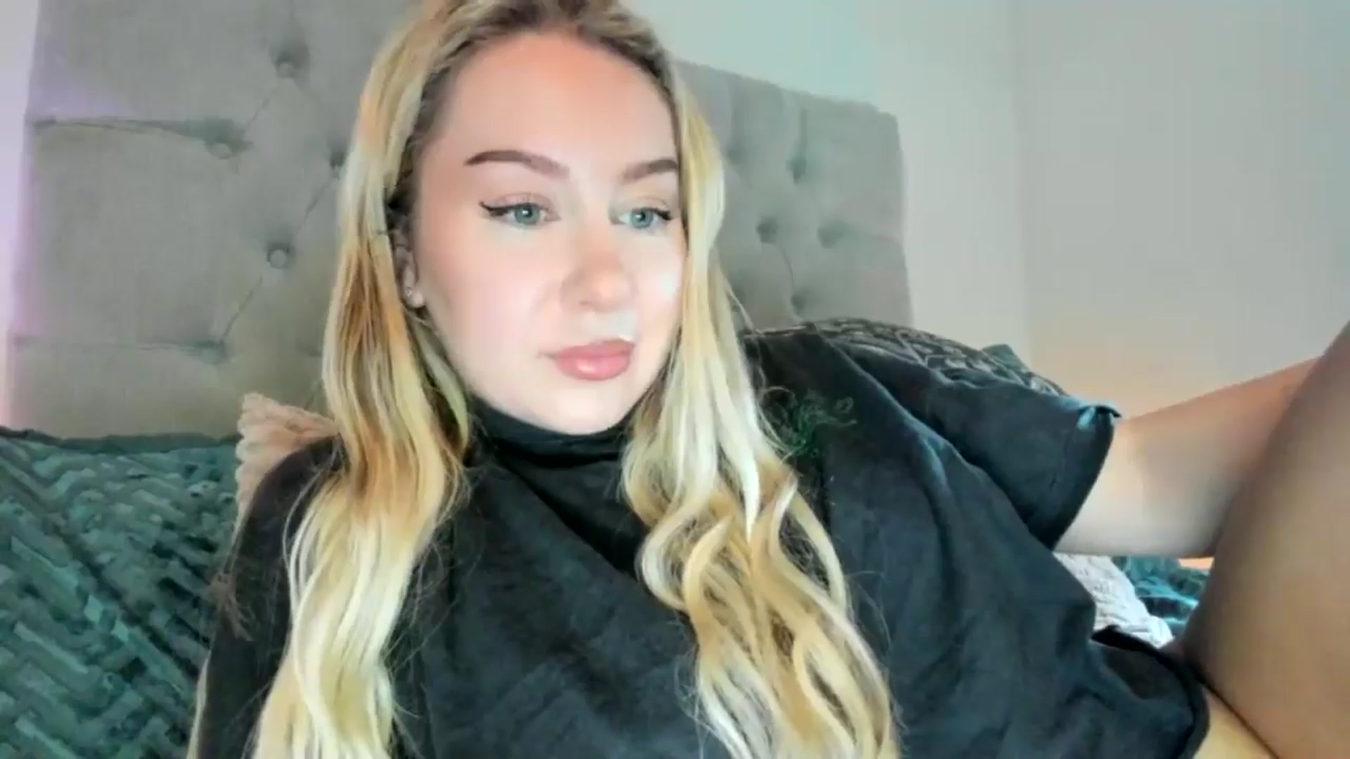 Gallery image thumbnail from Bday_Ava's myfreecams stream on, 01/15/2026, 09:32 image 13 of 20