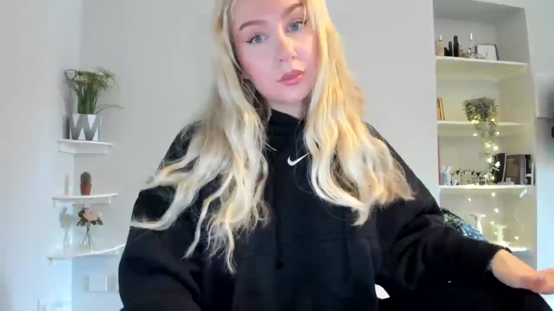 Gallery image thumbnail from Bday_Ava's myfreecams stream on, 01/16/2026, 11:22 image 18 of 20