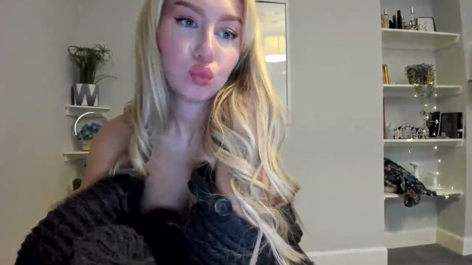Gallery image thumbnail from Bday_Ava's myfreecams stream on, 01/20/2026, 19:35 image 16 of 20