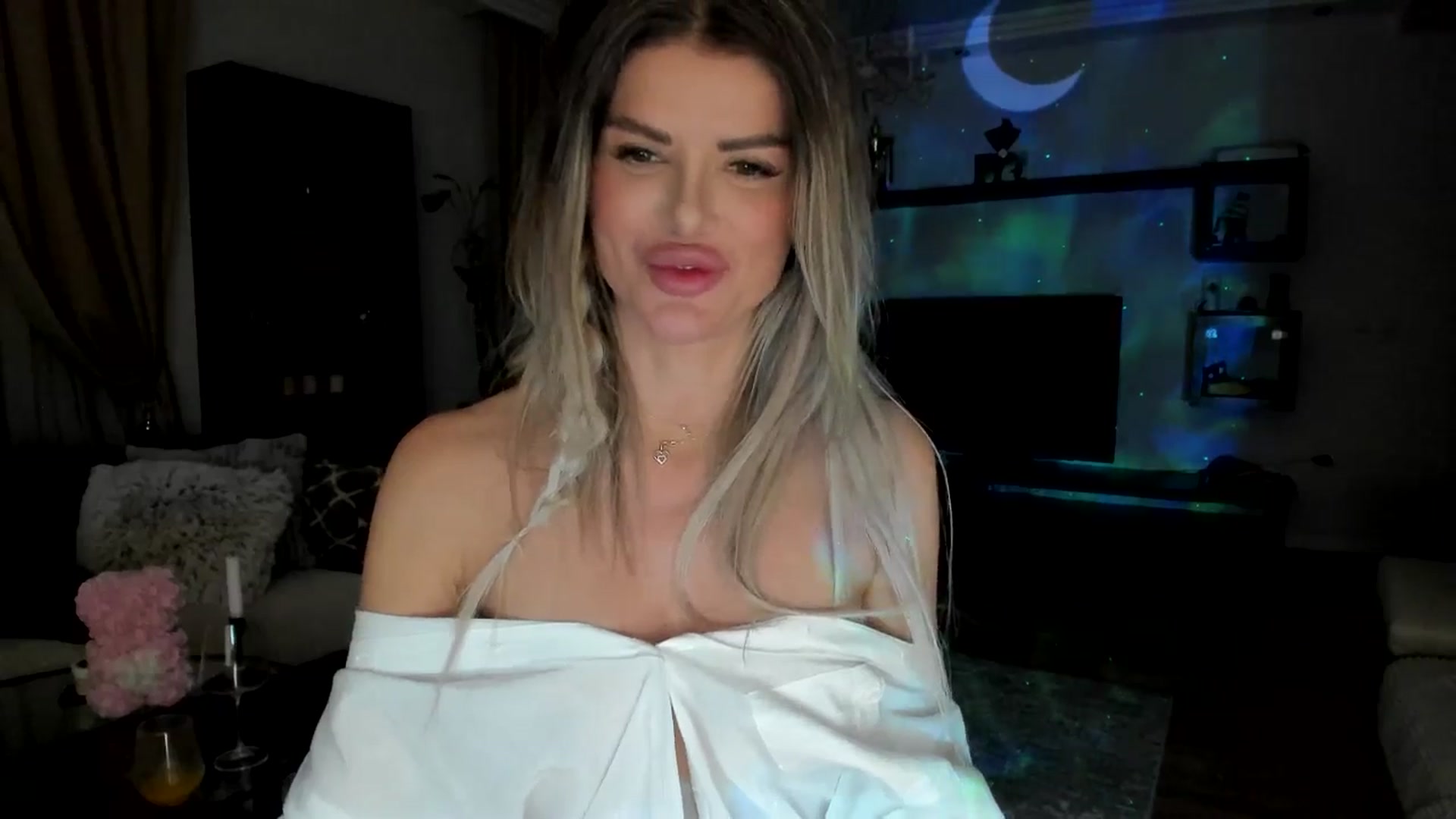 Gallery image thumbnail from Bday_B's myfreecams stream on, 03/21/2025, 24:05 image 19 of 20