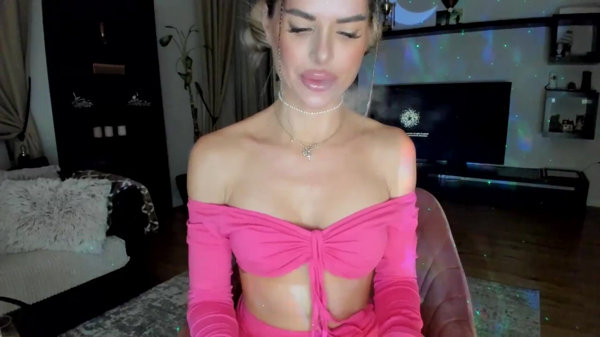 Gallery image thumbnail from Bday_B's myfreecams stream on, 03/23/2025, 23:32 image 10 of 20