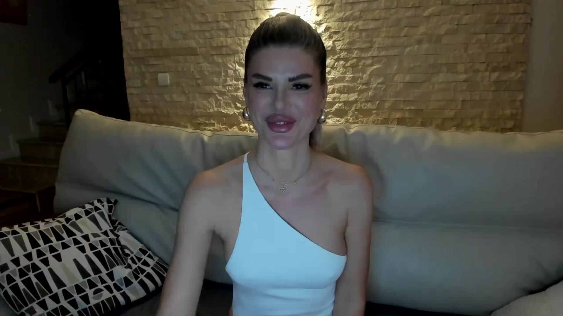 Gallery image thumbnail from Bday_B's myfreecams stream on, 03/30/2025, 23:51 image 18 of 20