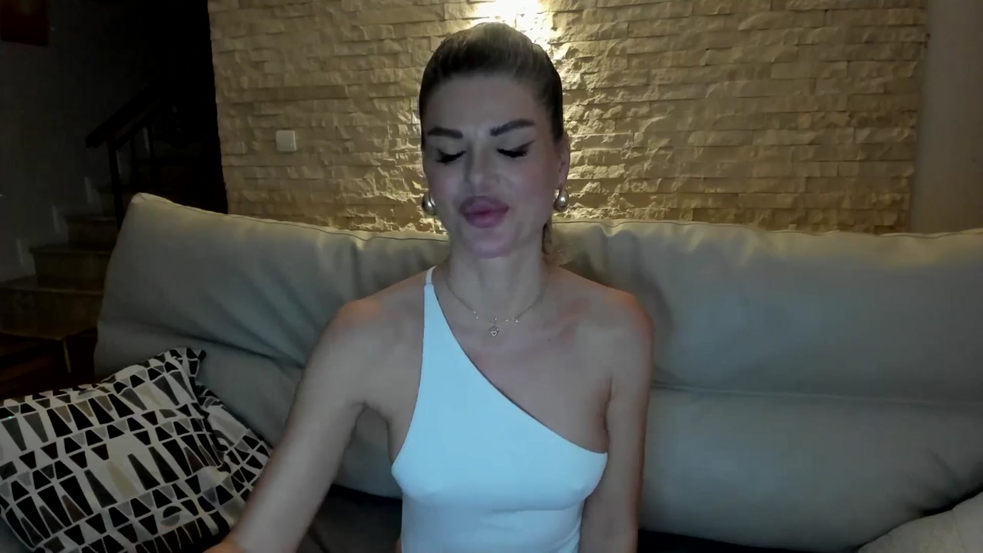 Gallery image thumbnail from Bday_B's myfreecams stream on, 03/30/2025, 23:51 image 16 of 20