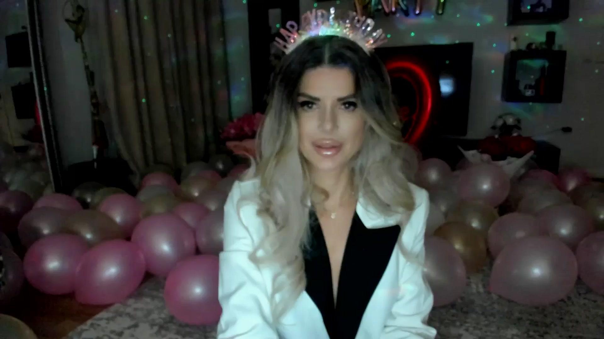 Gallery image thumbnail from Bday_B's myfreecams stream on, 04/02/2025, 24:38 image 1 of 20