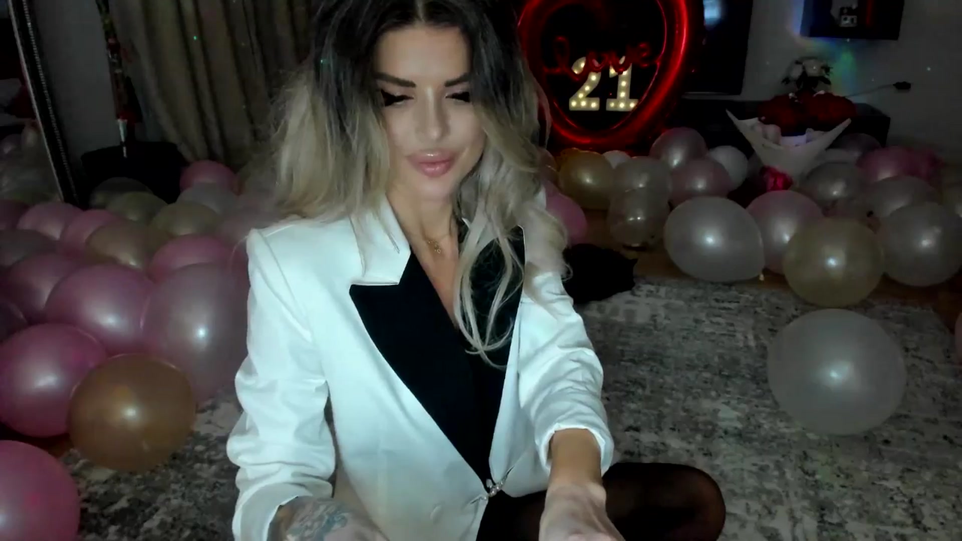Gallery image thumbnail from Bday_B's myfreecams stream on, 04/02/2025, 24:38 image 6 of 20