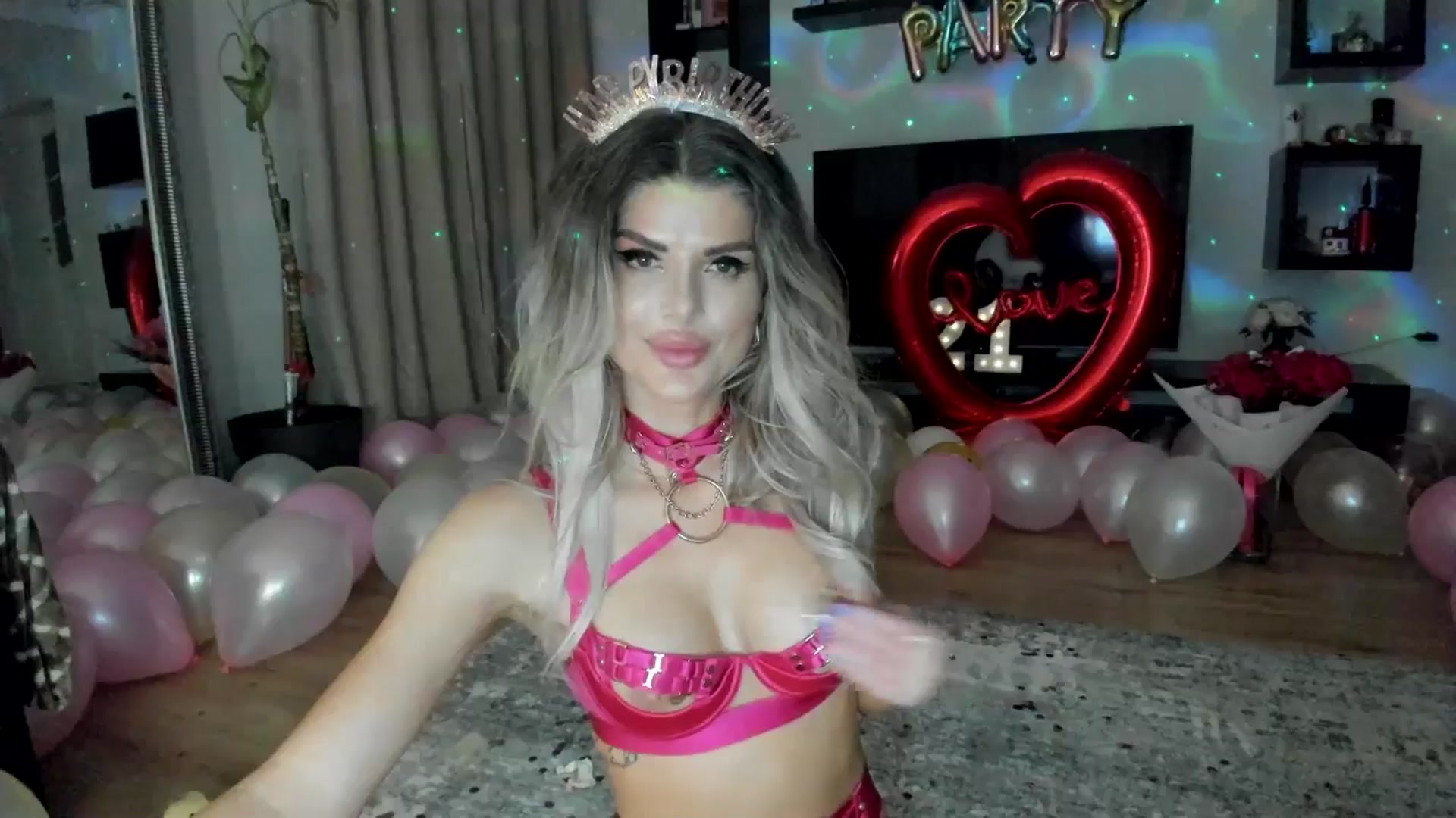 Gallery image thumbnail from Bday_B's myfreecams stream on, 04/02/2025, 24:38 image 15 of 20