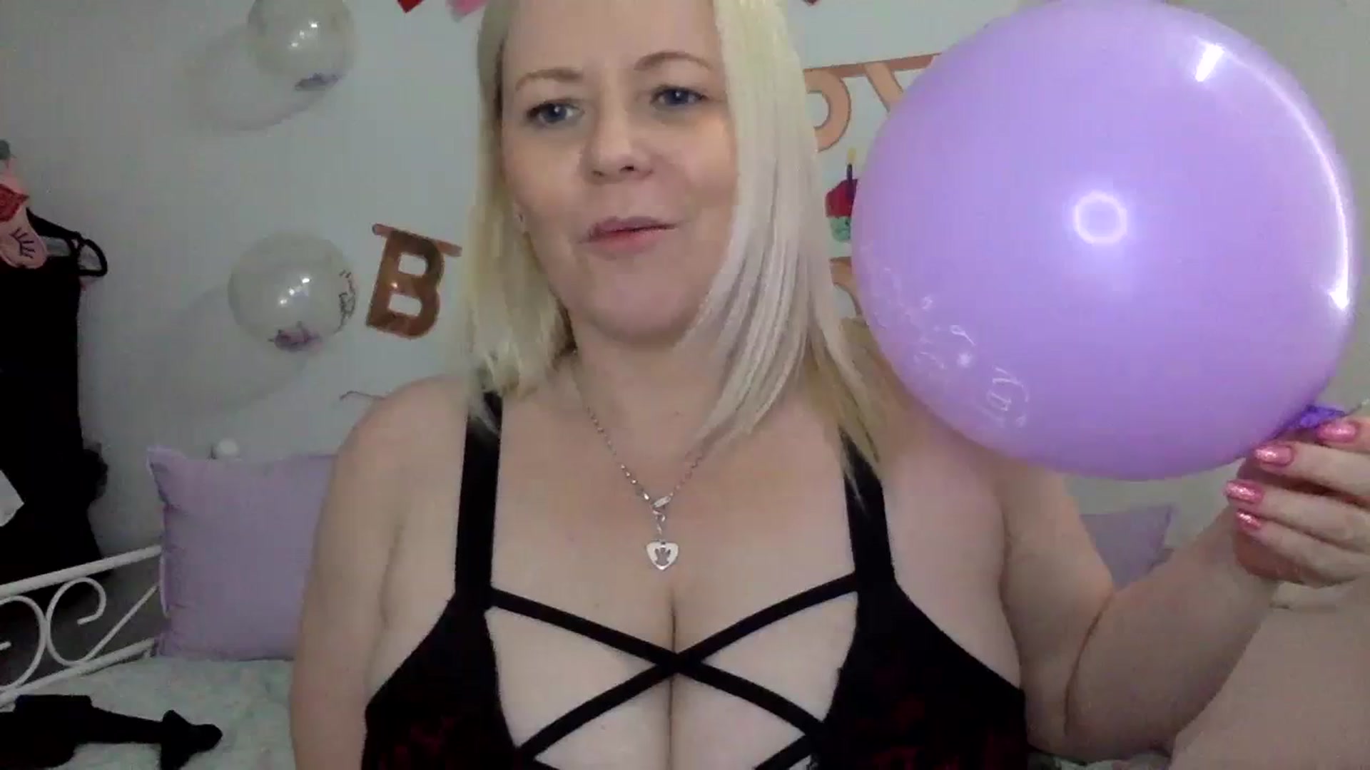 Gallery image thumbnail from Bday_Khloe's myfreecams stream on, 04/01/2024, 13:49 image 11 of 20