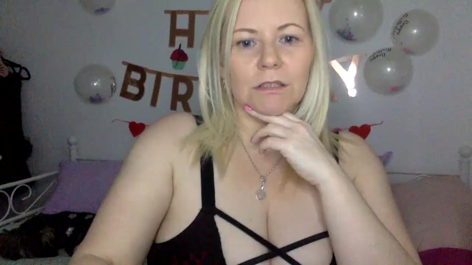 Gallery image thumbnail from Bday_Khloe's myfreecams stream on, 04/03/2024, 13:38 image 11 of 20