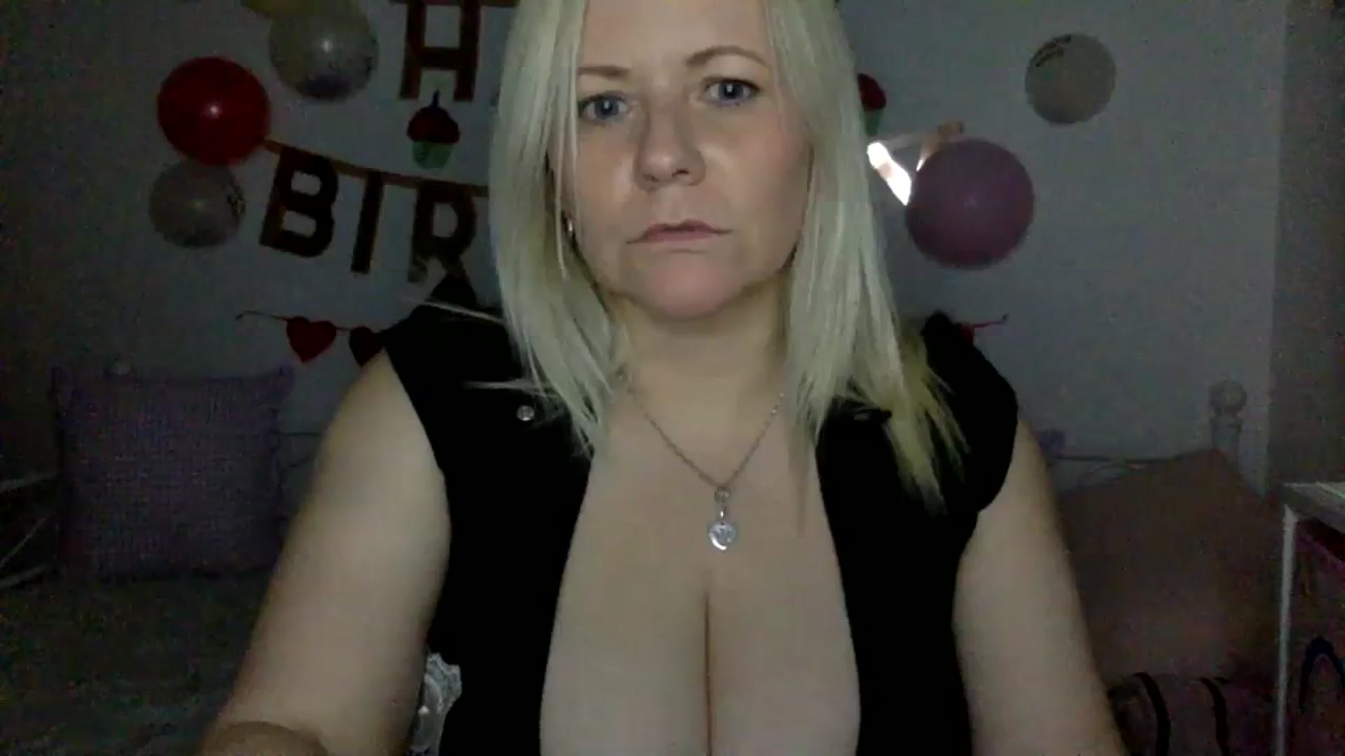 Gallery image thumbnail from Bday_Khloe's myfreecams stream on, 04/14/2024, 21:58 image 14 of 20