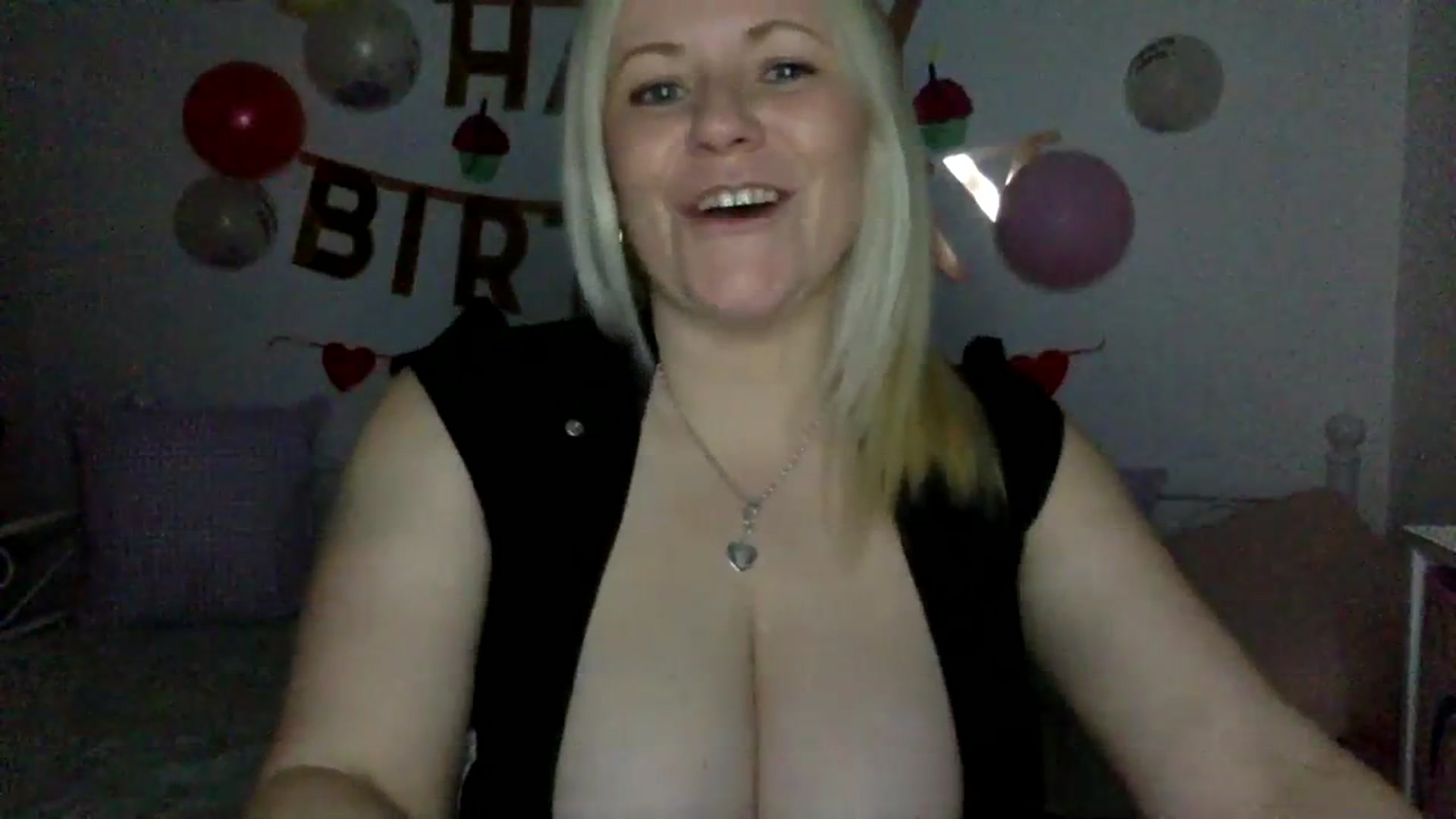 Gallery image thumbnail from Bday_Khloe's myfreecams stream on, 04/14/2024, 21:58 image 6 of 20