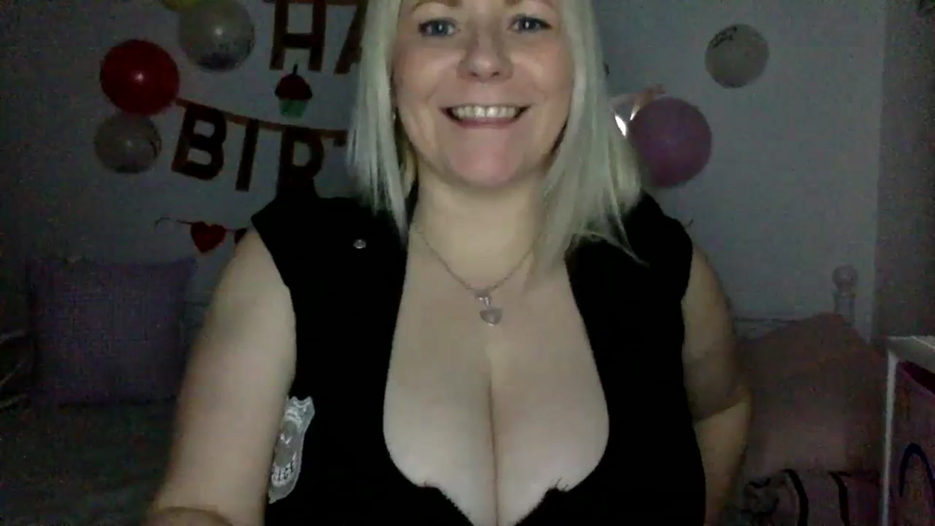 Gallery image thumbnail from Bday_Khloe's myfreecams stream on, 04/14/2024, 21:58 image 12 of 20