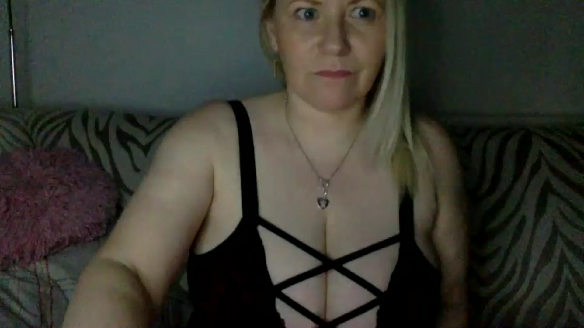 Gallery image thumbnail from Bday_Khloe's myfreecams stream on, 04/18/2024, 21:07 image 5 of 20