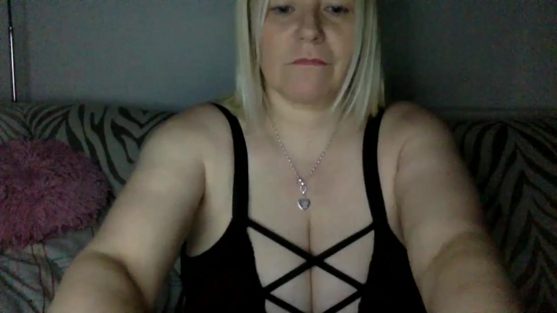 Gallery image thumbnail from Bday_Khloe's myfreecams stream on, 04/18/2024, 21:07 image 4 of 20