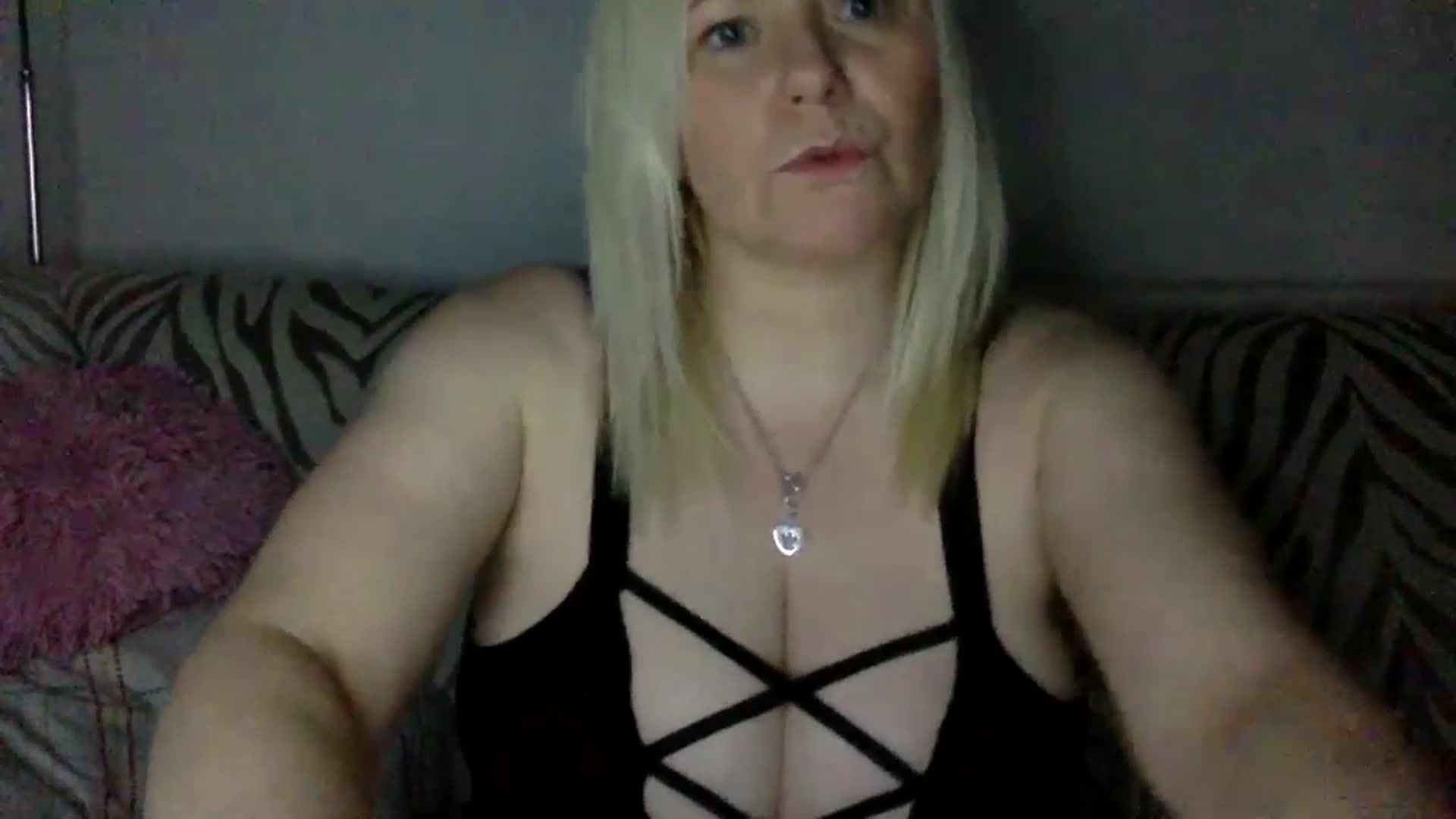 Gallery image thumbnail from Bday_Khloe's myfreecams stream on, 04/18/2024, 21:07 image 7 of 20