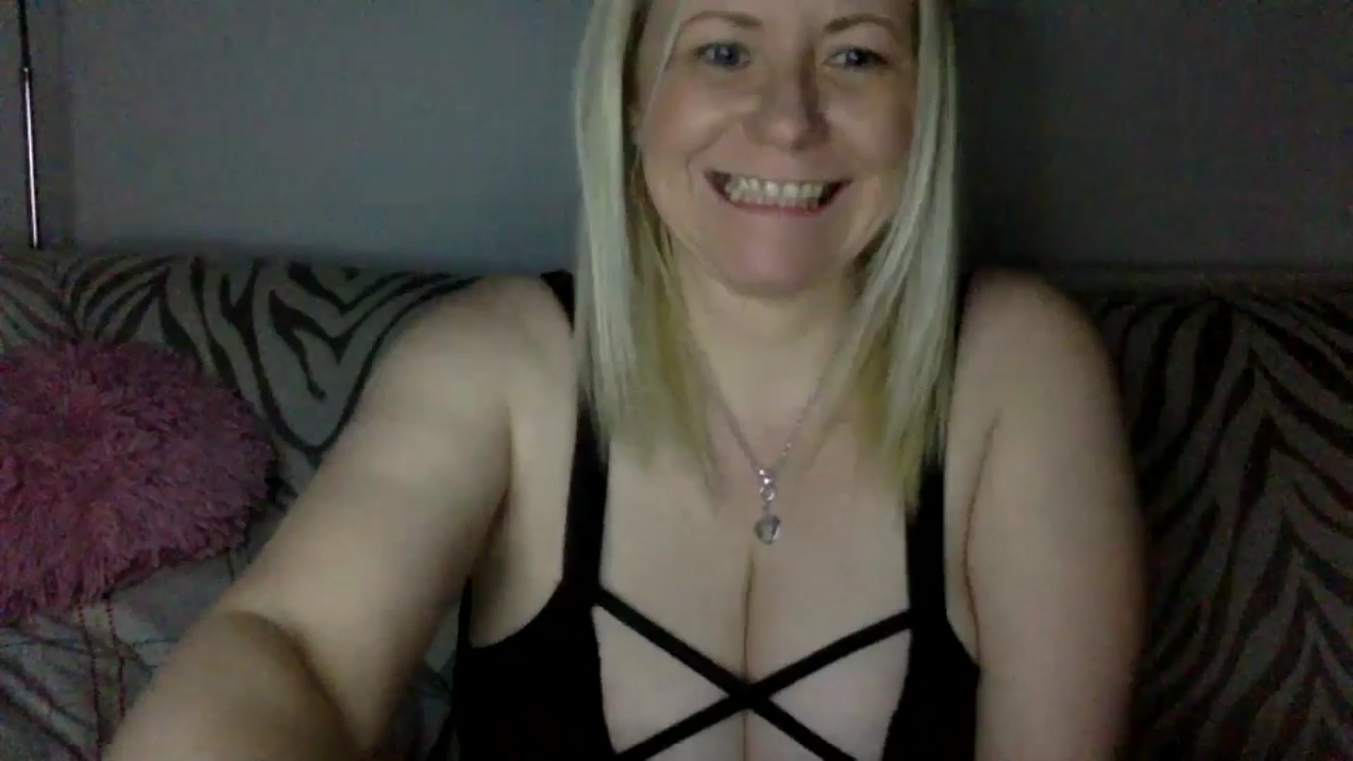 Gallery image thumbnail from Bday_Khloe's myfreecams stream on, 04/18/2024, 21:07 image 8 of 20