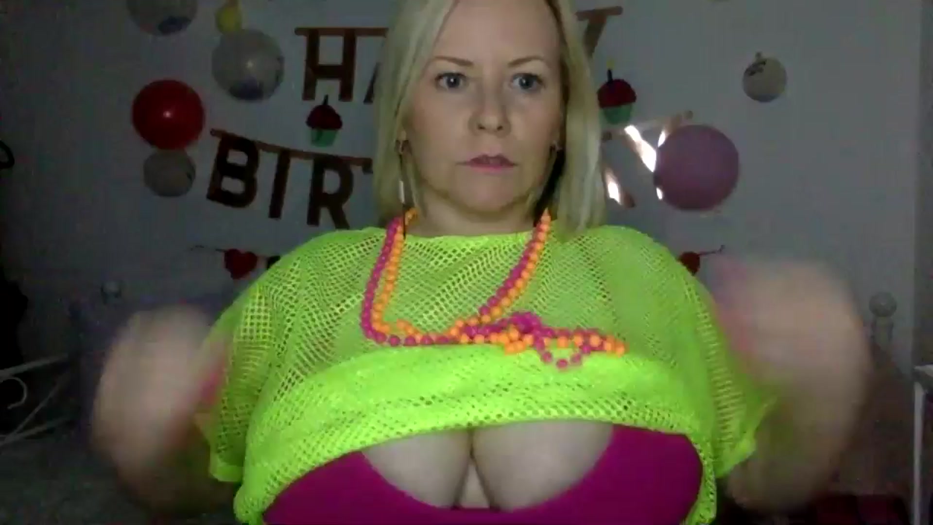Gallery image thumbnail from Bday_Khloe's myfreecams stream on, 04/19/2024, 20:31 image 1 of 20