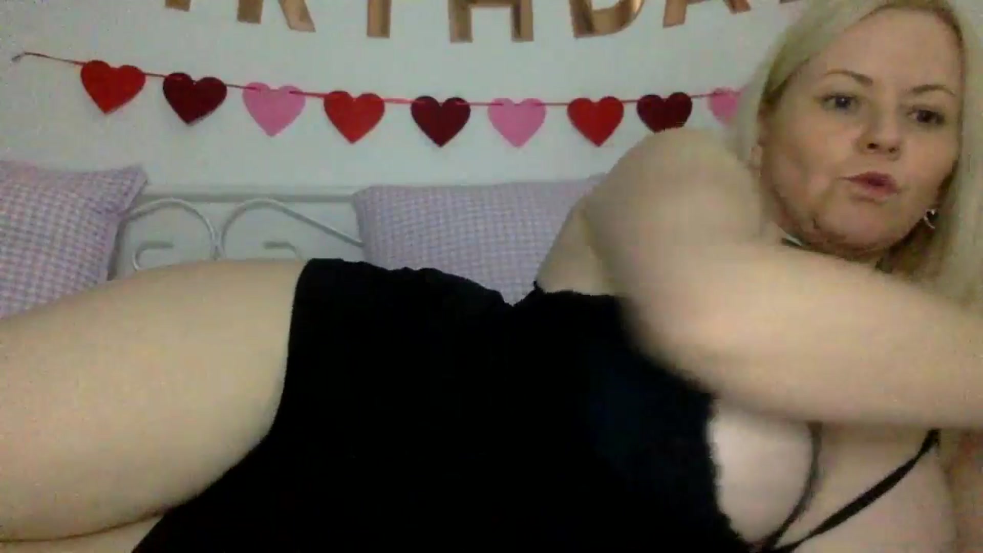 Gallery image thumbnail from Bday_Khloe's myfreecams stream on, 04/27/2024, 11:54 image 4 of 20