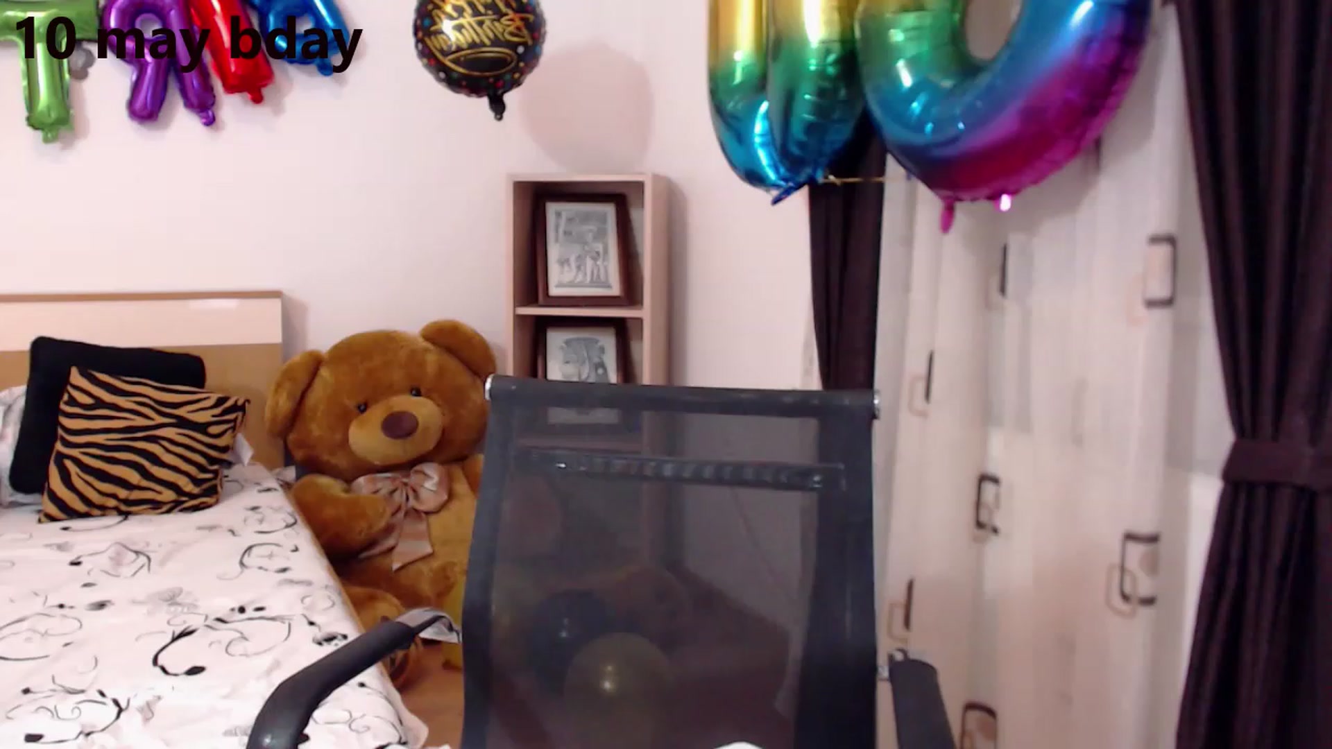 Gallery image thumbnail from Bday_Lory's myfreecams stream on, 05/11/2023, 01:34 image 5 of 20