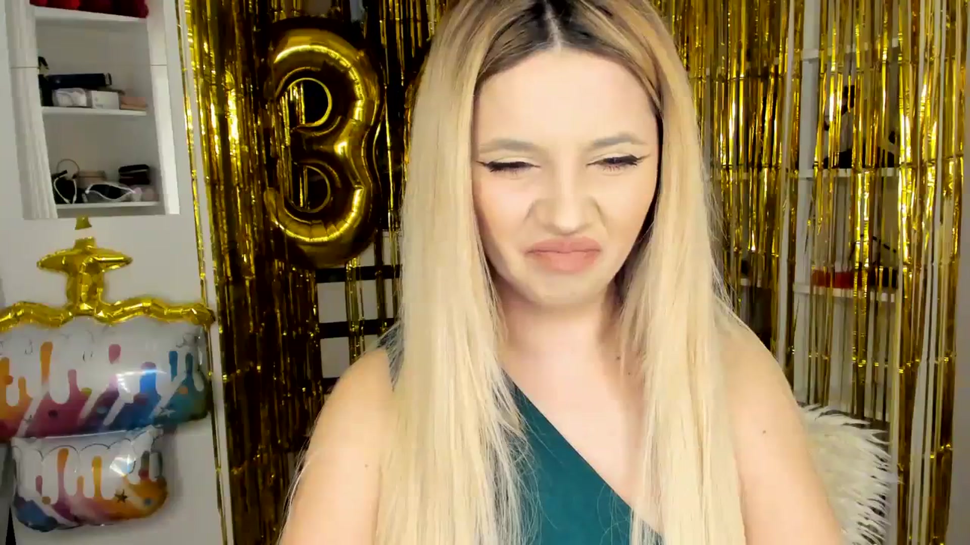 Gallery image thumbnail from Bday_Lusi's myfreecams stream on, 04/08/2024, 24:02 image 6 of 20