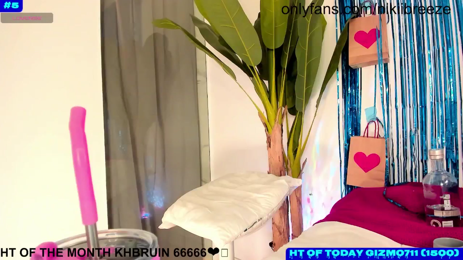 Gallery image thumbnail from Bday_N's myfreecams stream on, 10/04/2024, 19:10 image 16 of 20