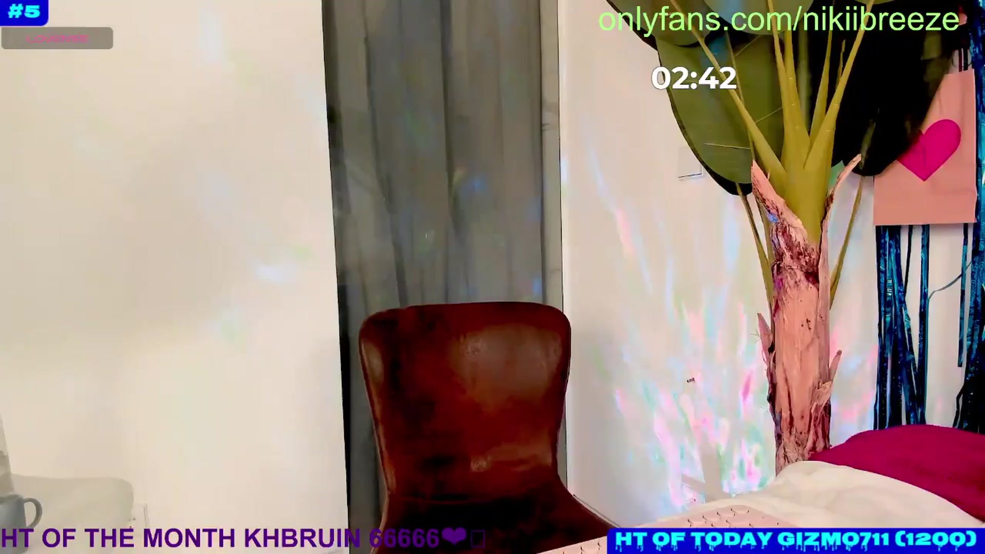 Gallery image thumbnail from Bday_N's myfreecams stream on, 10/13/2024, 18:01 image 3 of 20