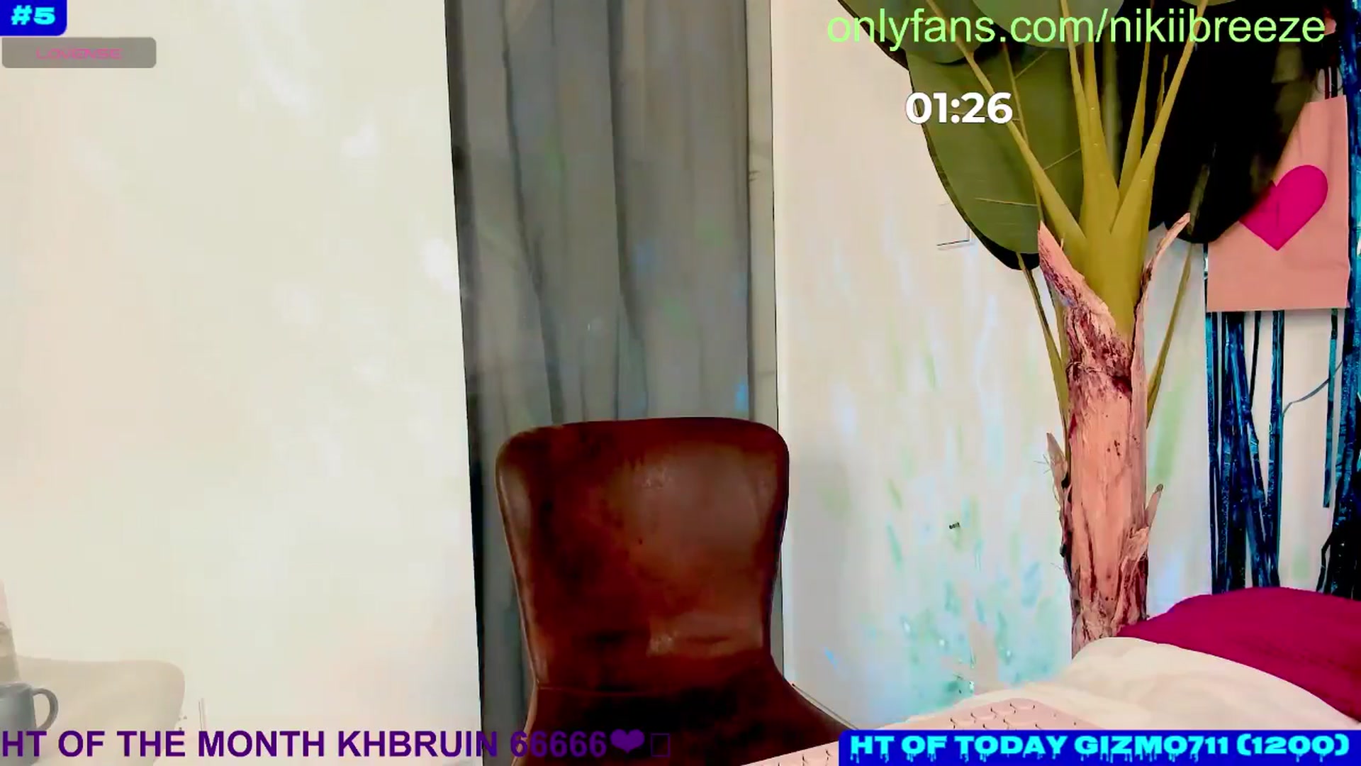 Gallery image thumbnail from Bday_N's myfreecams stream on, 10/13/2024, 18:01 image 4 of 20