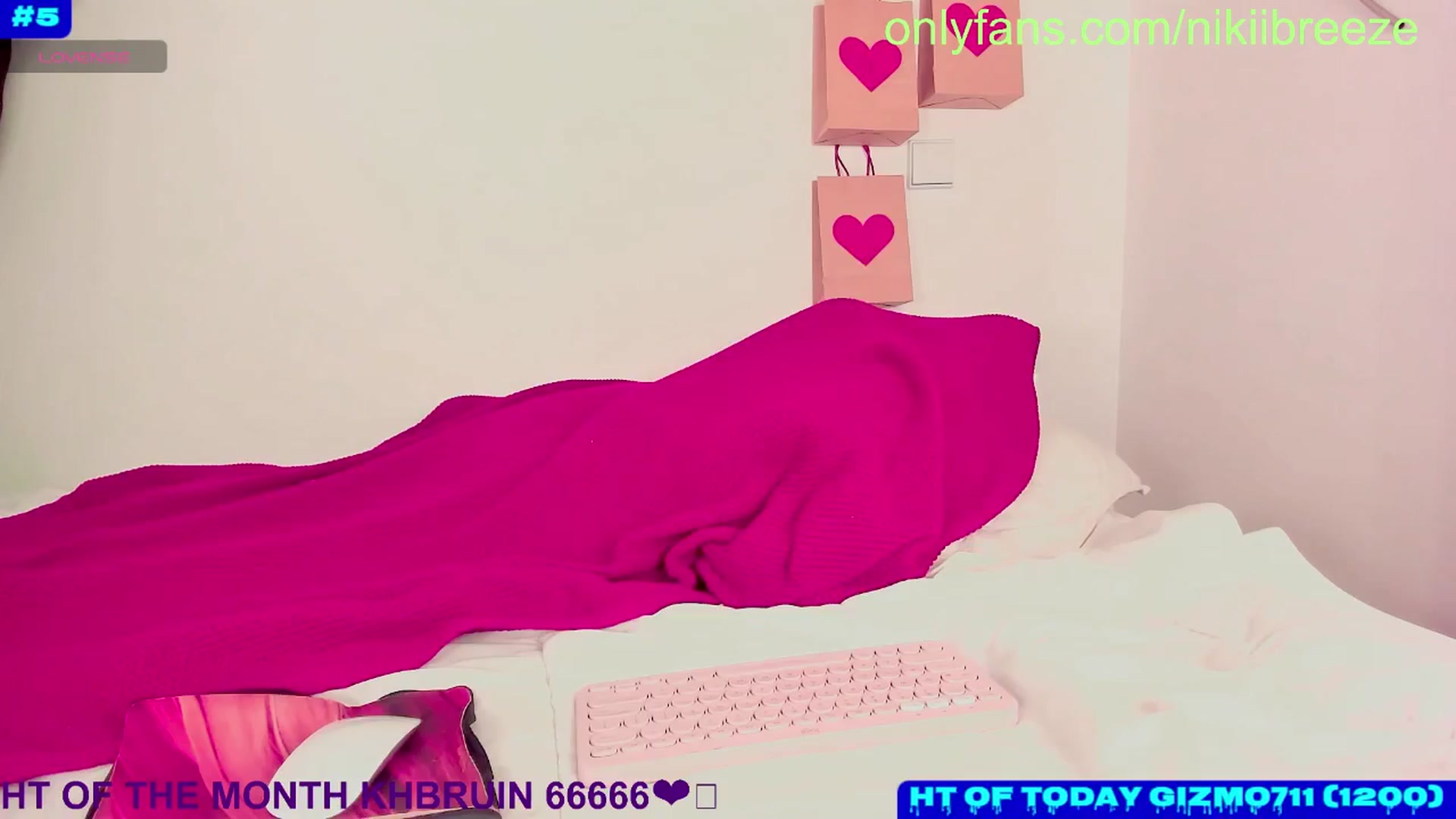 Gallery image thumbnail from Bday_N's myfreecams stream on, 10/13/2024, 19:32 image 19 of 20
