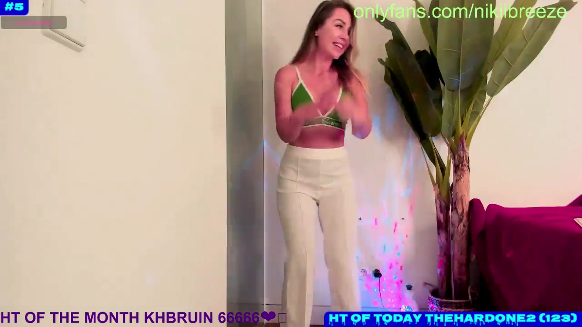 Gallery image thumbnail from Bday_N's myfreecams stream on, 10/15/2024, 18:04 image 12 of 20