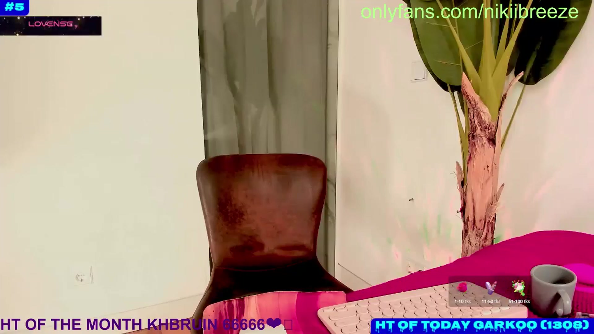 Gallery image thumbnail from Bday_N's myfreecams stream on, 10/17/2024, 24:32 image 12 of 20