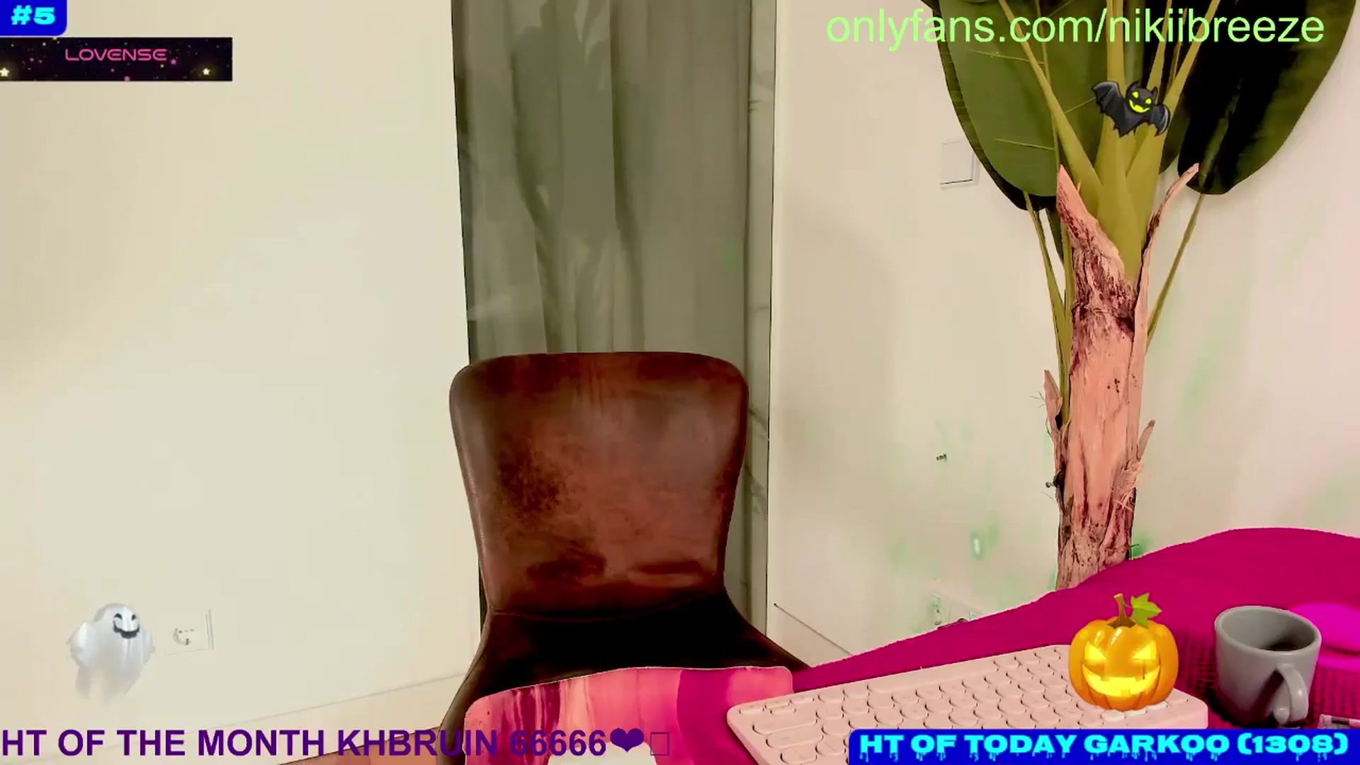 Gallery image thumbnail from Bday_N's myfreecams stream on, 10/17/2024, 24:32 image 10 of 20