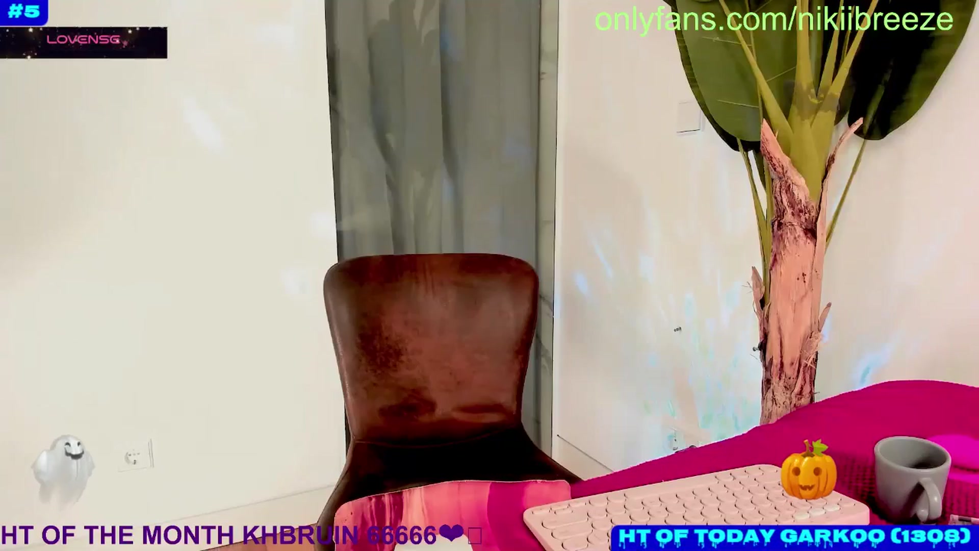 Gallery image thumbnail from Bday_N's myfreecams stream on, 10/17/2024, 24:32 image 11 of 20