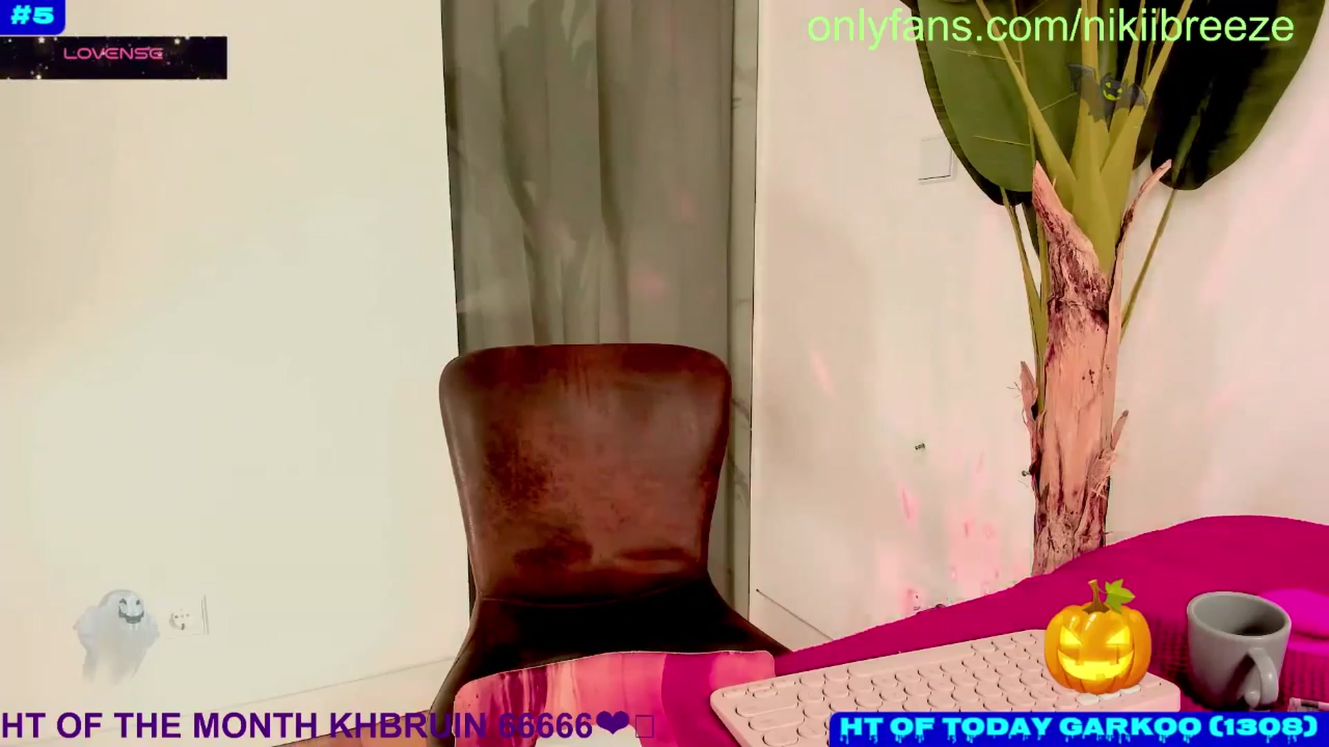 Gallery image thumbnail from Bday_N's myfreecams stream on, 10/17/2024, 24:32 image 9 of 20