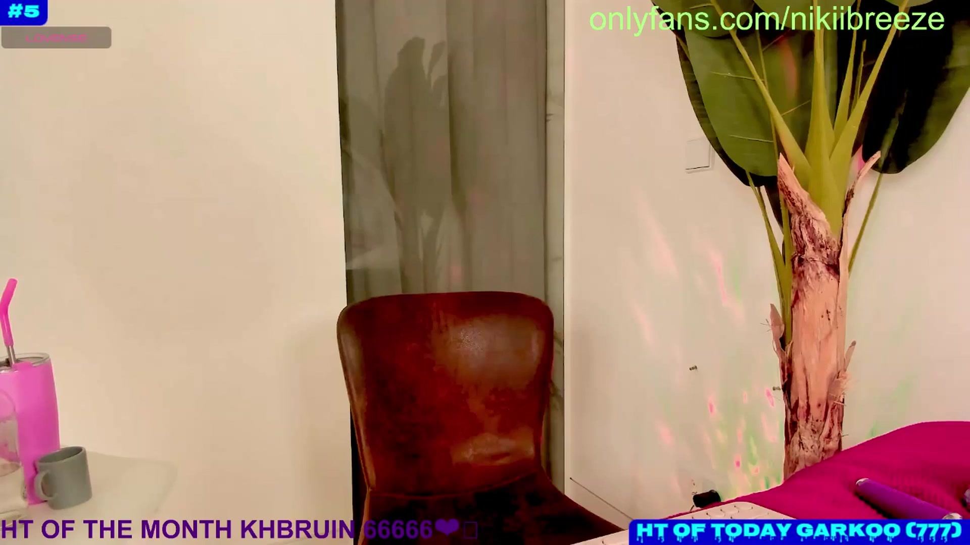 Gallery image thumbnail from Bday_N's myfreecams stream on, 10/17/2024, 23:41 image 12 of 20
