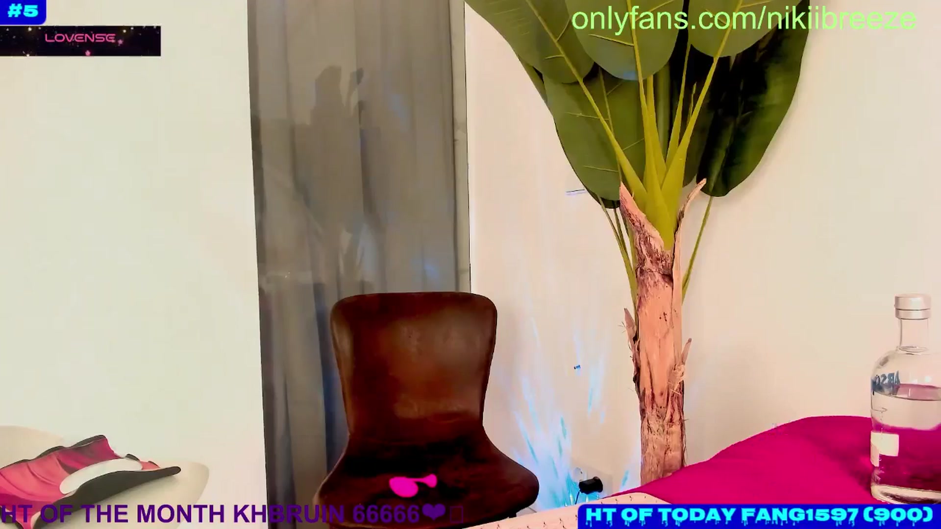Gallery image thumbnail from Bday_N's myfreecams stream on, 10/18/2024, 22:15 image 13 of 20