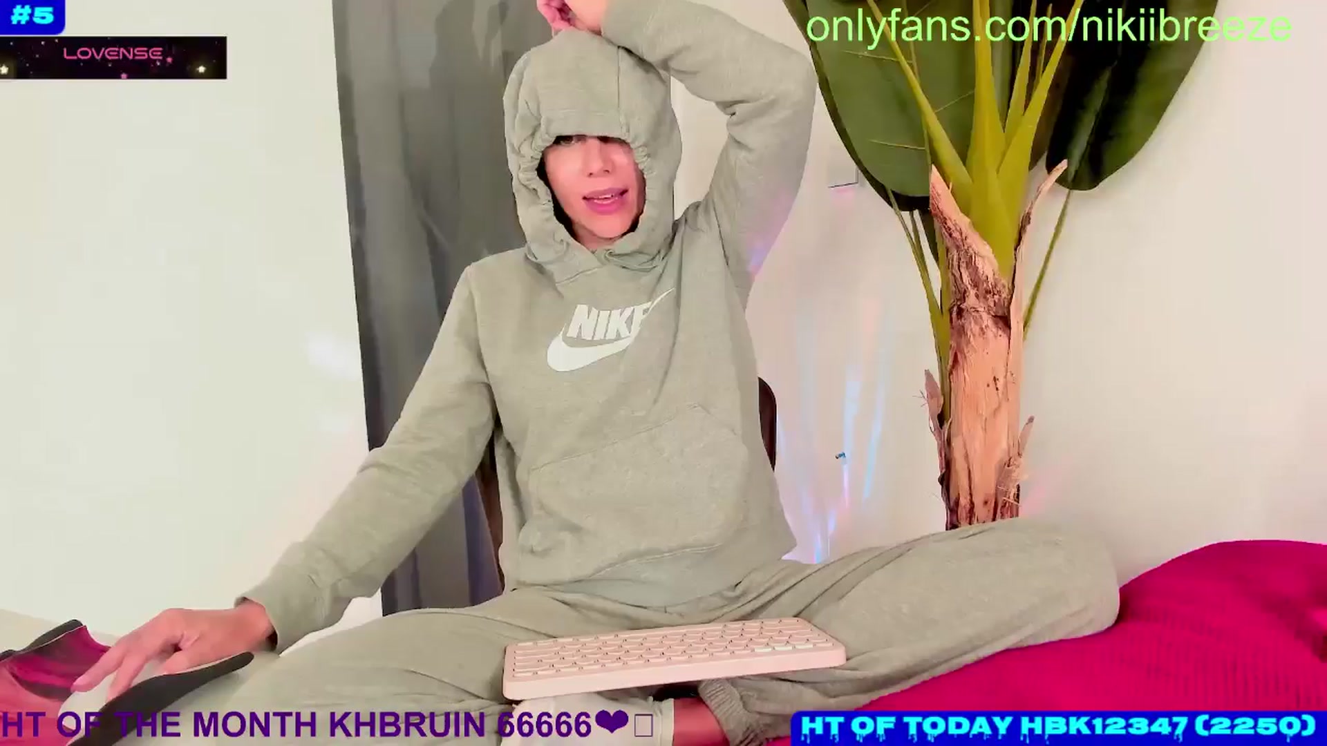 Gallery image thumbnail from Bday_N's myfreecams stream on, 10/18/2024, 23:33 image 18 of 20