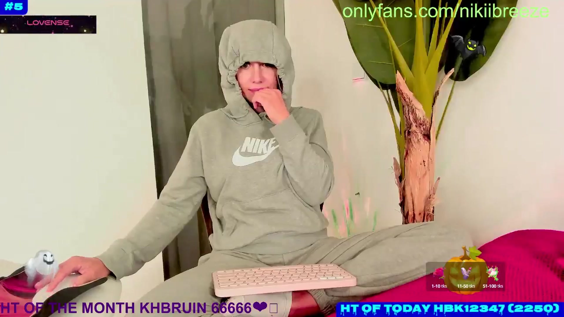 Gallery image thumbnail from Bday_N's myfreecams stream on, 10/18/2024, 23:33 image 19 of 20