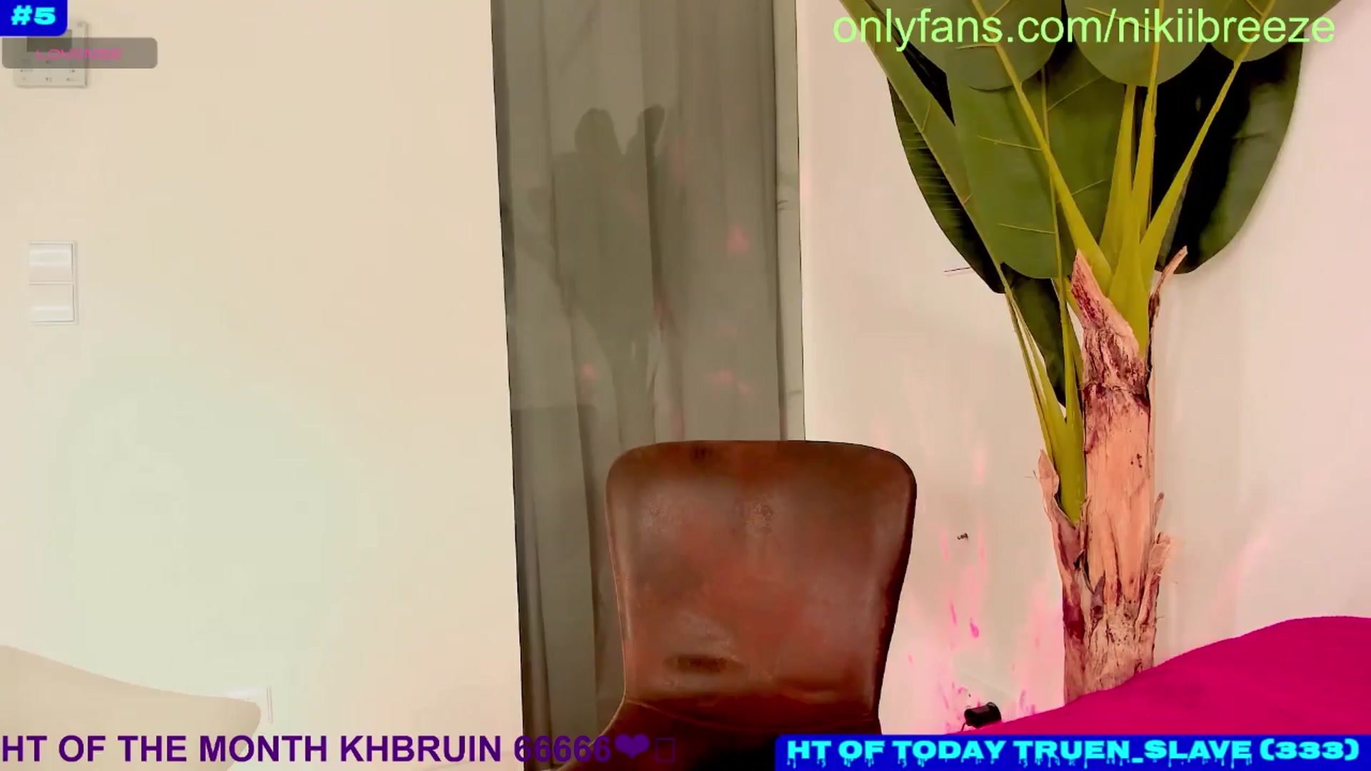 Gallery image thumbnail from Bday_N's myfreecams stream on, 10/19/2024, 19:50 image 8 of 20
