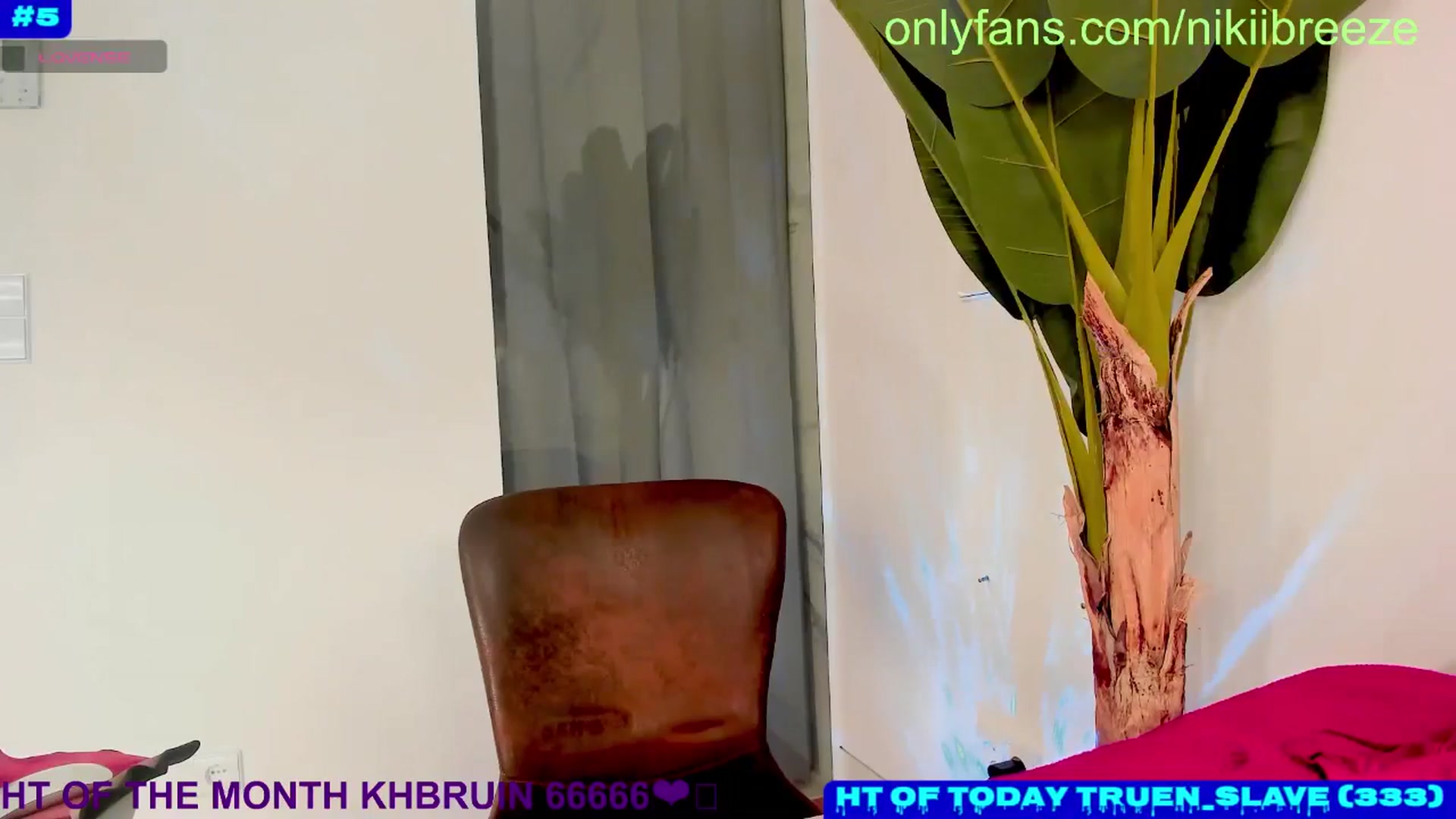 Gallery image thumbnail from Bday_N's myfreecams stream on, 10/20/2024, 24:57 image 16 of 20