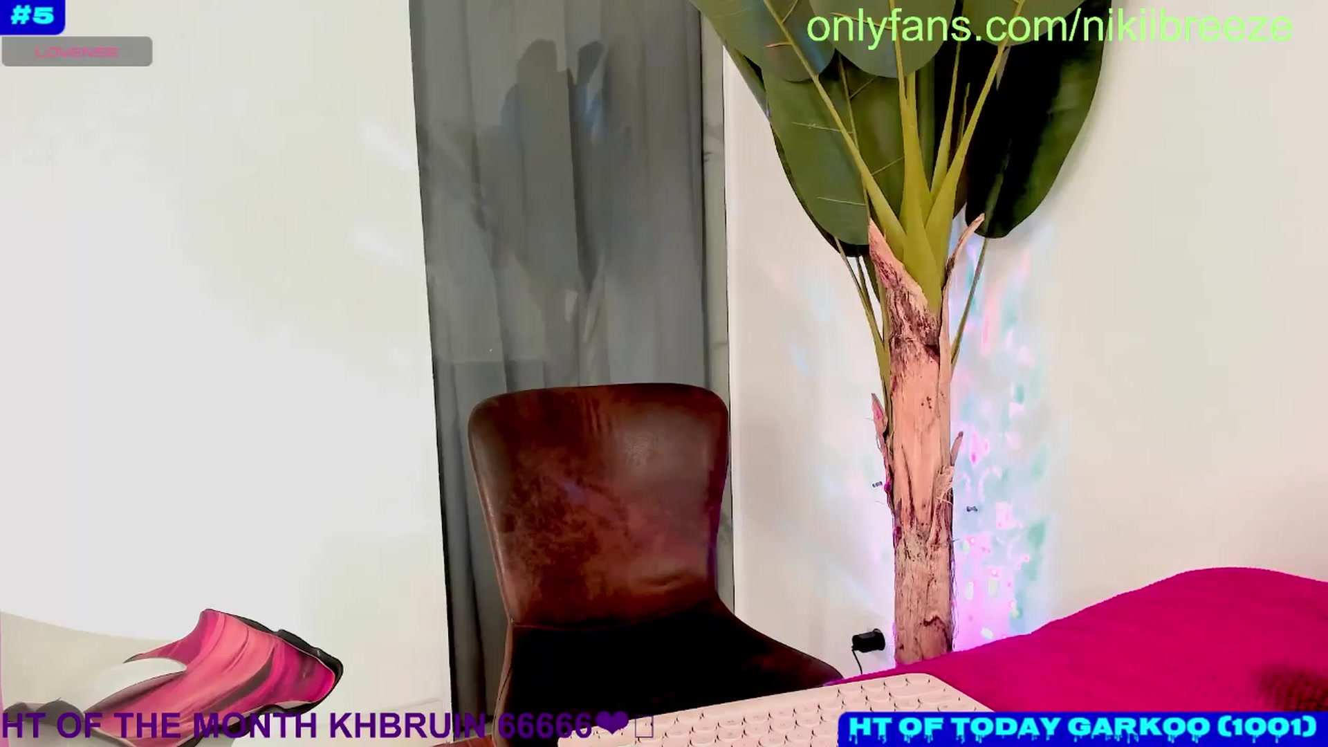 Gallery image thumbnail from Bday_N's myfreecams stream on, 10/23/2024, 01:49 image 14 of 20