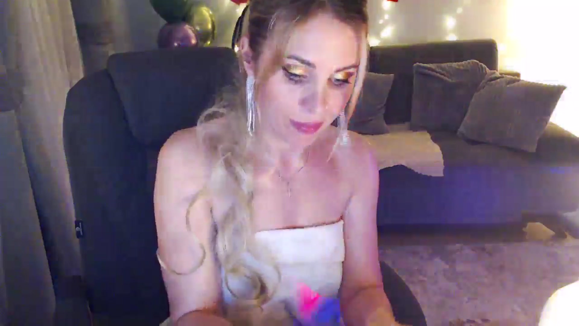 Gallery image thumbnail from Bday_Sici's myfreecams stream on, 06/27/2025, 22:49 image 5 of 20