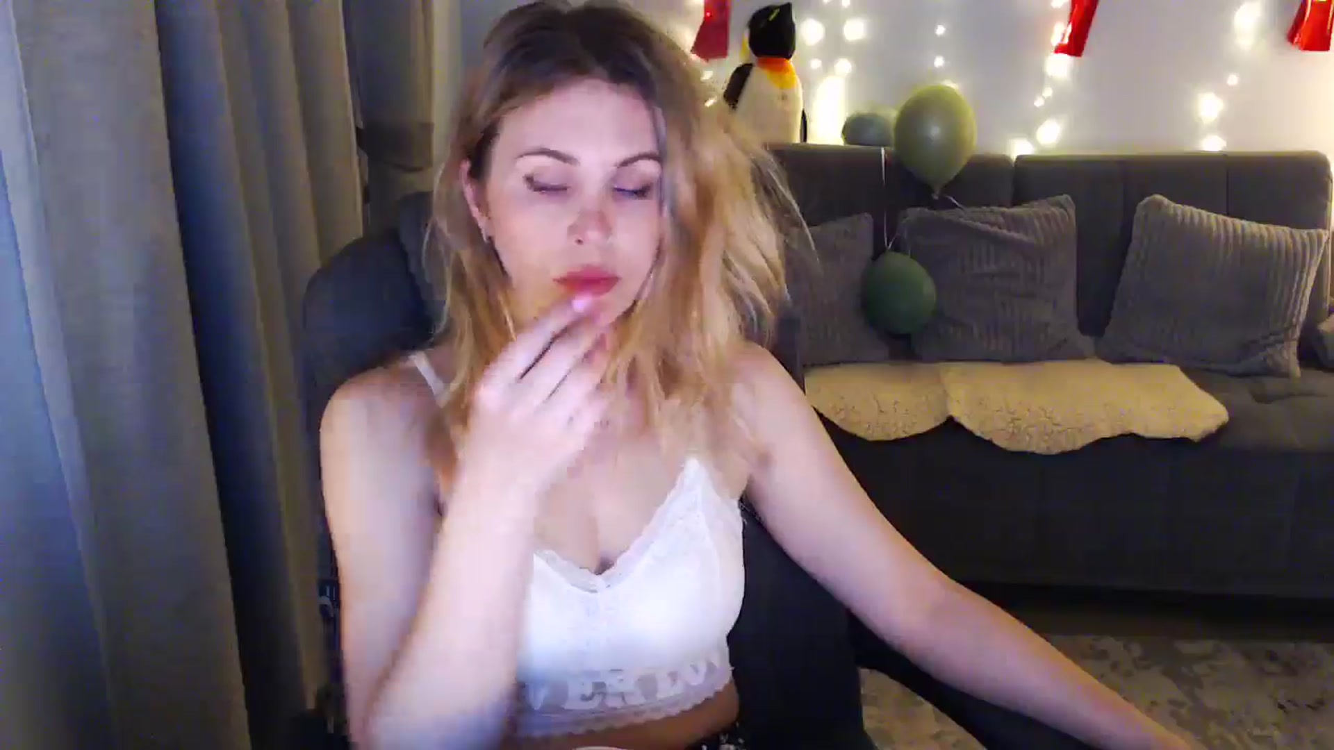 Gallery image thumbnail from Bday_Sici's myfreecams stream on, 07/10/2025, 20:49 image 14 of 20